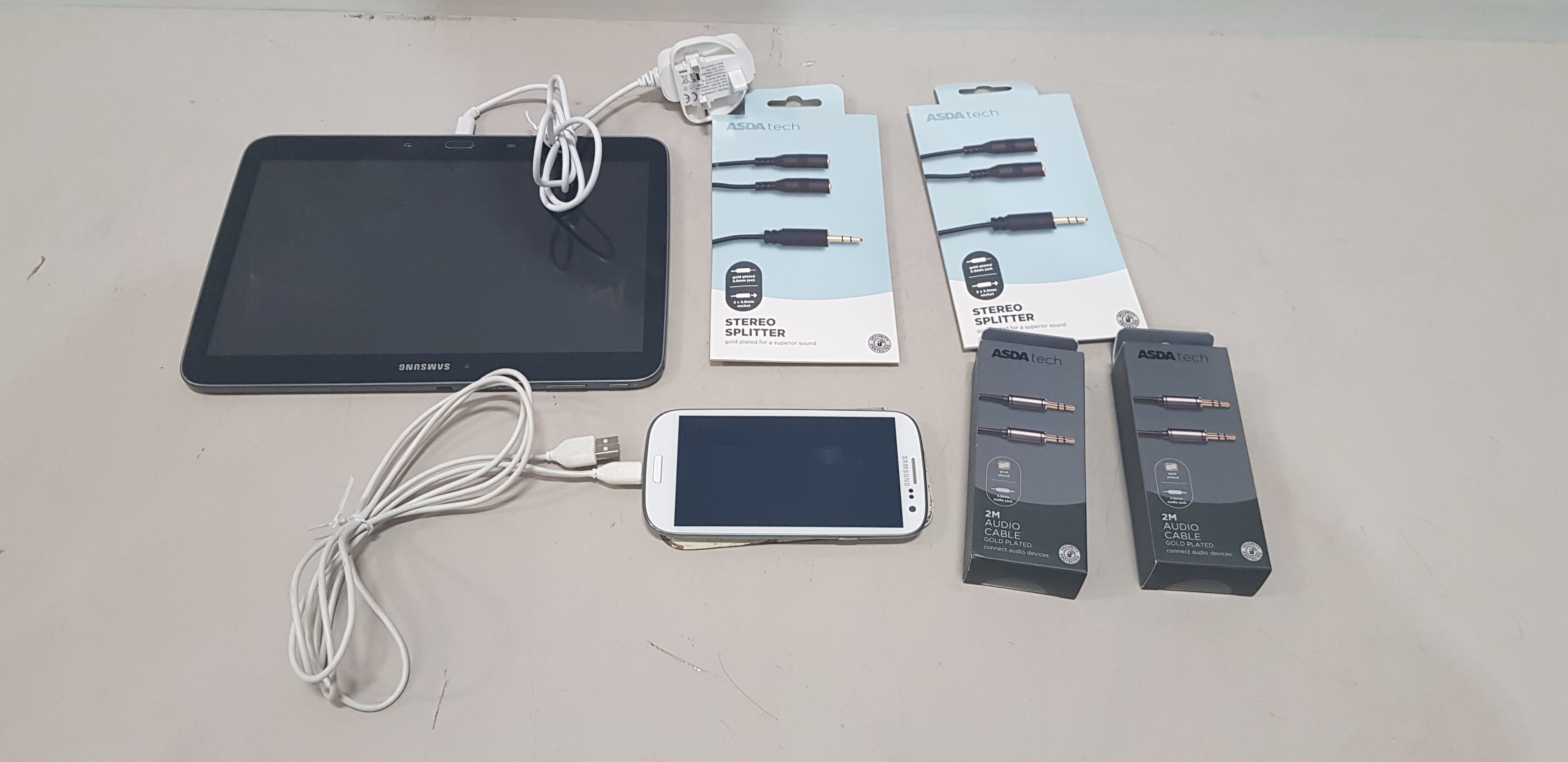 6 PIECE MIXED LOT CONTAINING 1X SAMSUNG TABLET 10 INCH SCREEN 16GB WITH CHARGER, 1X SAMSUNG
