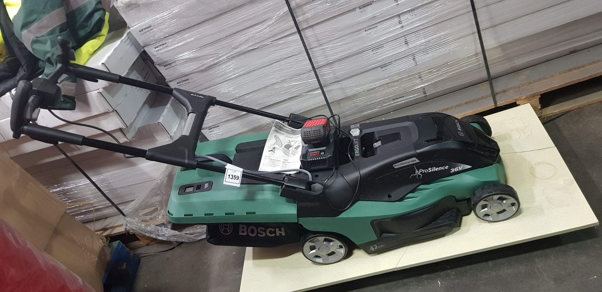 1 X BOSCH ADVANCED ROTAK 36 V PRO SILENCE LAWNMOWER - INCLUDES 2 BATTERYS AND CHARGER ( VERY GOOD