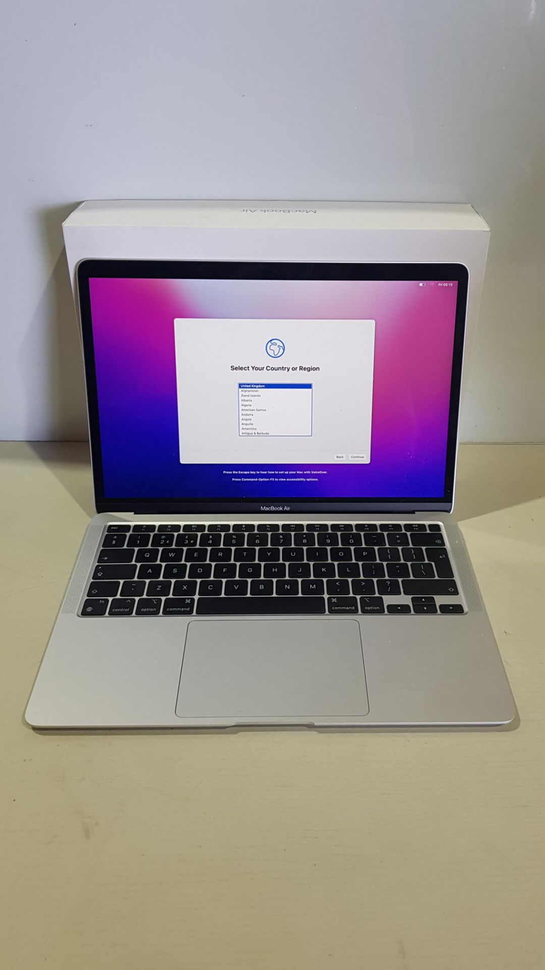 1 X APPLE MACBOOK AIR ( MODEL A2337) / 13 INCH SCREEN / APPLE M1 CHIP / 8 GB UNIFIED MEMORY /