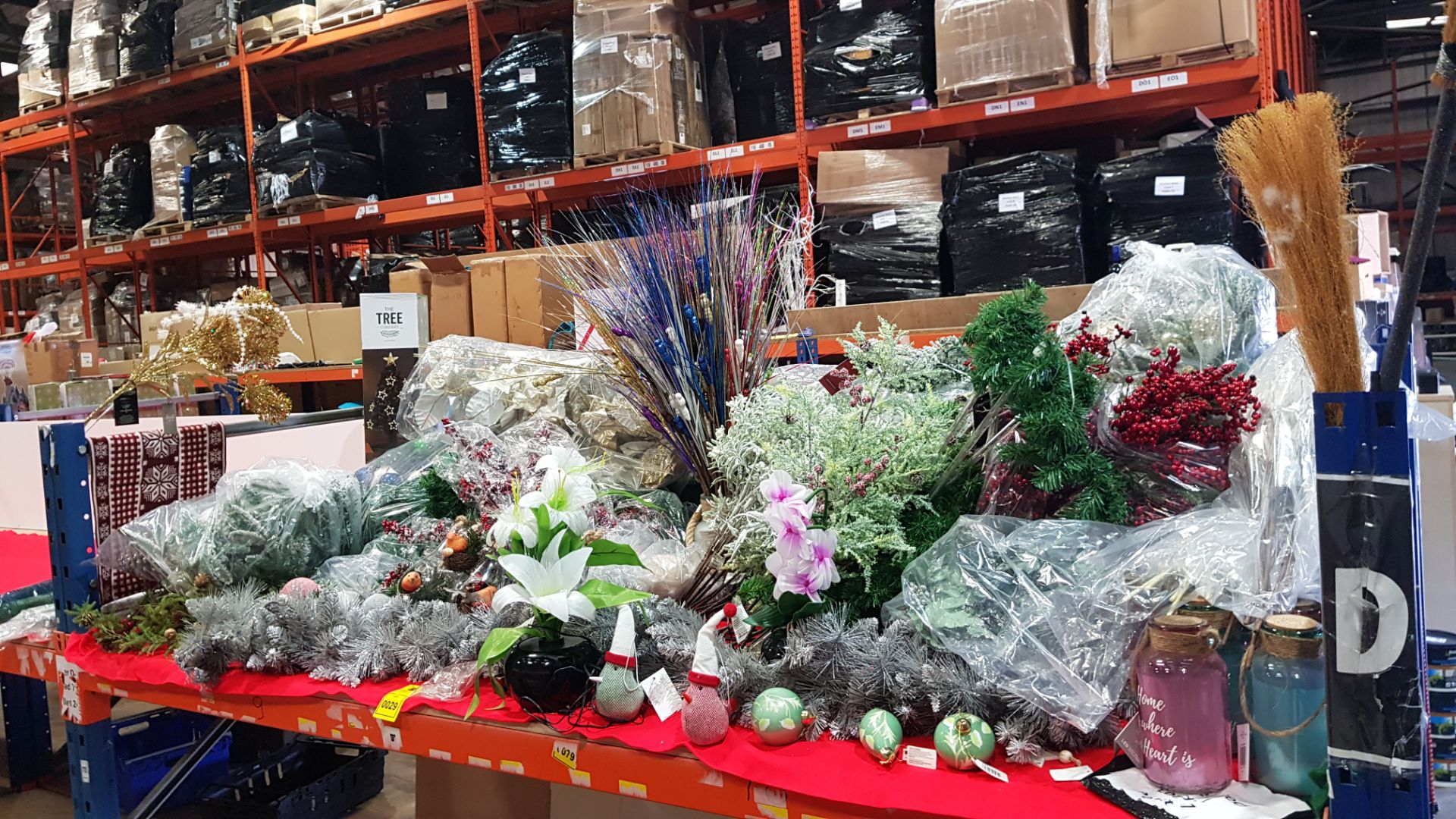 250 + PIECE BRAND NEW PREMIER MIXED CHRISTMAS LOT CONTAINING DECORATIVE MULTI COLOURED STEMS , 80 CM