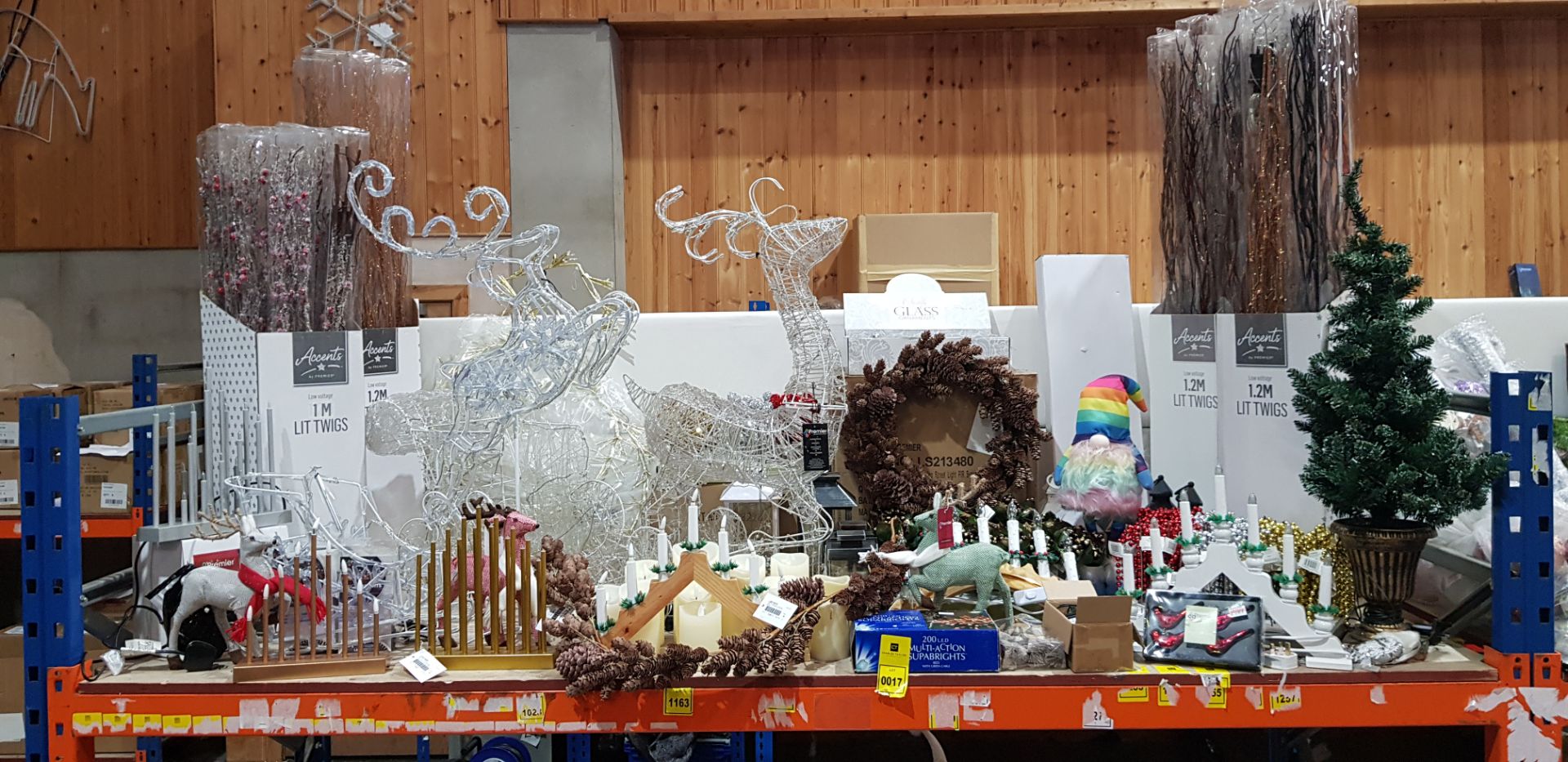 100 + PIECE BRAND NEW PREMIER MIXED CHRISTMAS LOT CONTAINING LED REINDEERS , 1.2M LED LIT TWIGS ,