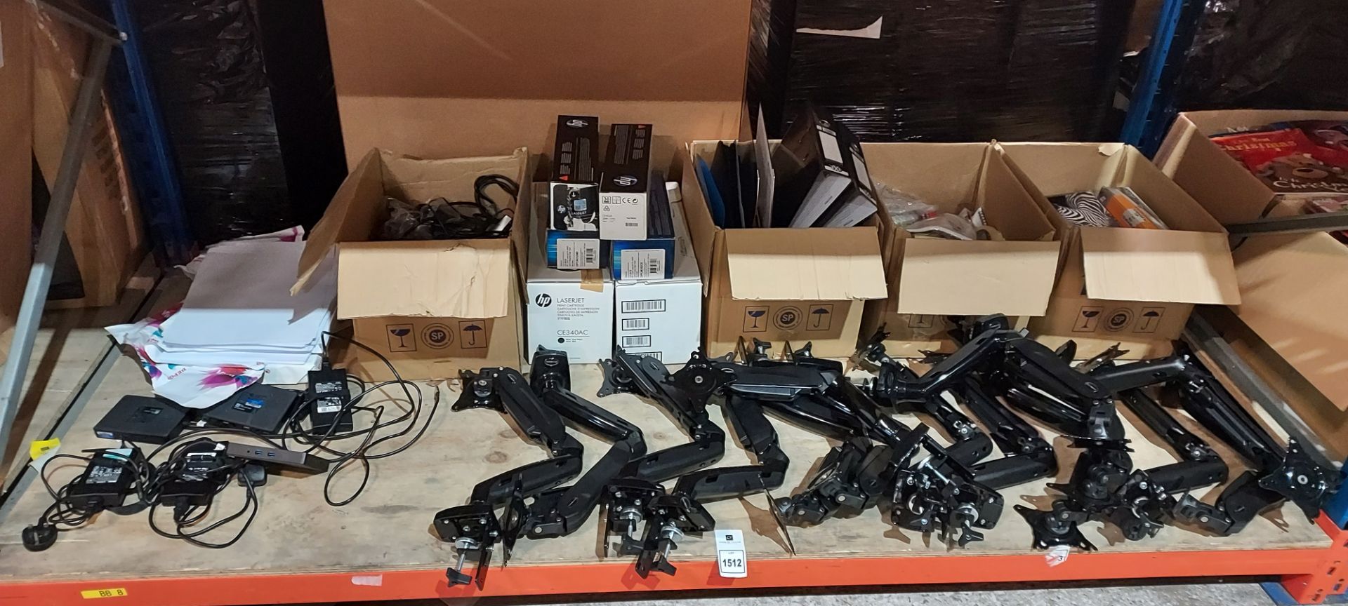 FULL BAY MIXED LOT CONTAINING 15 X INVISION SINGLE MONITOR ARM / HP (CF403X)(CF401X) ( CE340AC)