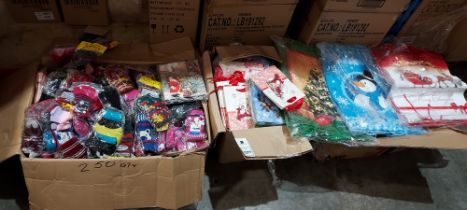 500+ PIECE MIXED BRAND NEW LOT CONTAINING 250X KIDS WINTER PAIRS OF GLOVES IN VARIOUS STYLES -