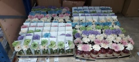 140 PIECE BRAND NEW LOT CONTAINING GLASS VASE WITH FLOWERS IN PINK GREEN PURPLE AND PLANE (LOAD 9