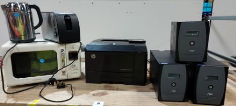 7 PIECE MIXED LOT CONTAINING 3 X FSP (MODEL : EP1500) BATTERY BACK UPS / 1 X HP LASER JET PRO 200