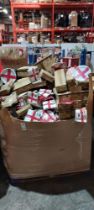 FULL PALLET MIXED ENGLAND CHRISTMAS LOT CONTAINING - ENGLAND CAR FLAGS - LARGE ENGLAND CHRISTMAS