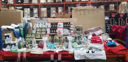 125 + BRAND NEW MIXED PREMIER CHRISTMAS LOT CONTAINING VARIOUS LUXURY GLASS BAUBLES . INDUCTIVE