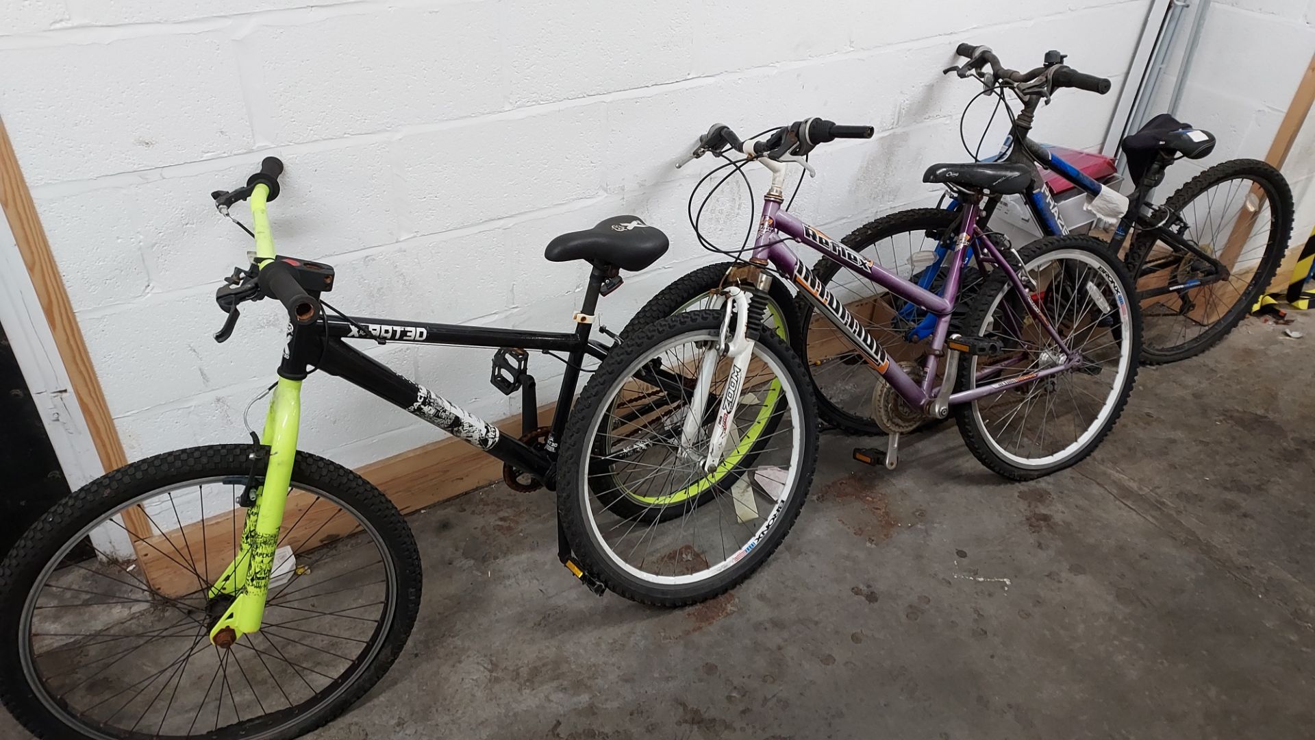 3X MIXED BIKE LOT, CONTAINING APOLLO PHAZE, INTUITION REFLEX,, X-RATED BMX