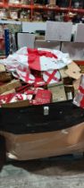 FULL PALLET MIXED ENGLAND CHRISTMAS LOT CONTAINING - ENGLAND CAR FLAGS - LARGE ENGLAND CHRISTMAS