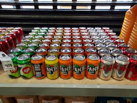 80 X BRAND NEW MIXED 330ML CANS DRINK LOT CONTAINING COCA COLA - FANTA IN VARIOUS FLAVOURS - 7UP-