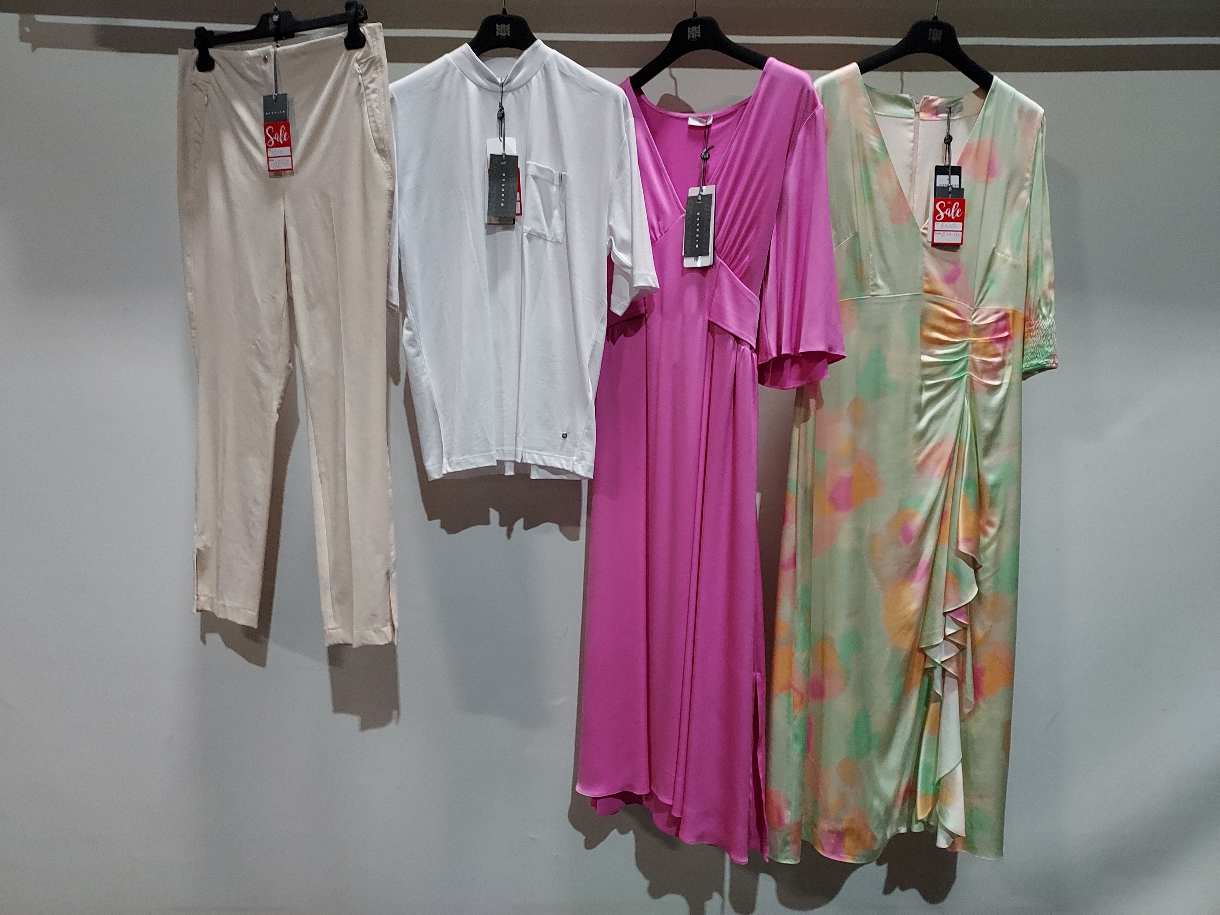 10 PIECE MIXED BRAND NEW RIANI CLOTHING LOT CONTAINING PANTS, BLOUSE, T-SHIRTS, DRESS, KNITTED