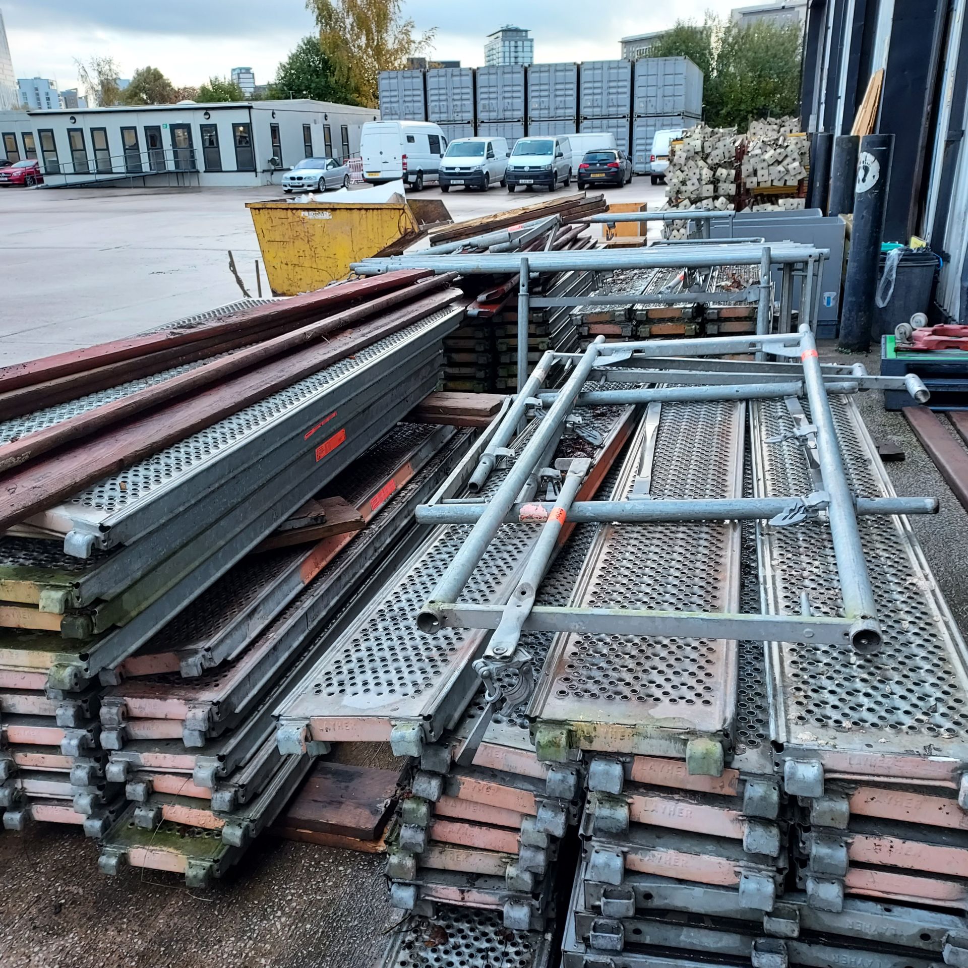 LARGE SELECTION OF LAYHER SCAFFOLDING TO INC - APPROX 124 X SYSTEM DECKS, 40 X TOE BOARDS, 40 X - Image 6 of 6