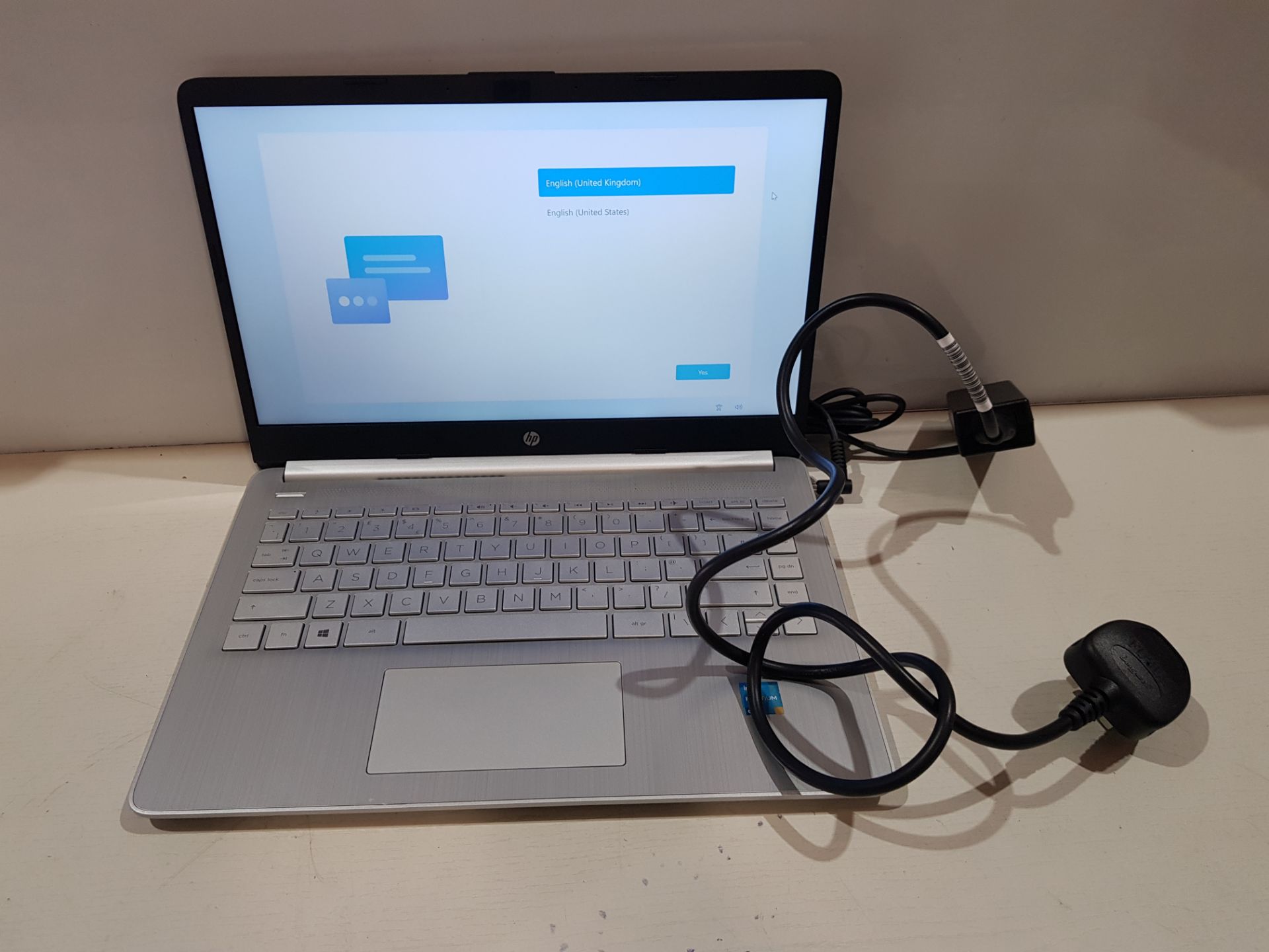 1 X HP LAPTOP ( MODEL : DQ250SA ) - INTEL PENTIUM GOLD - 14 INCH SCREEN - WITH CHARGER - NO BOX (