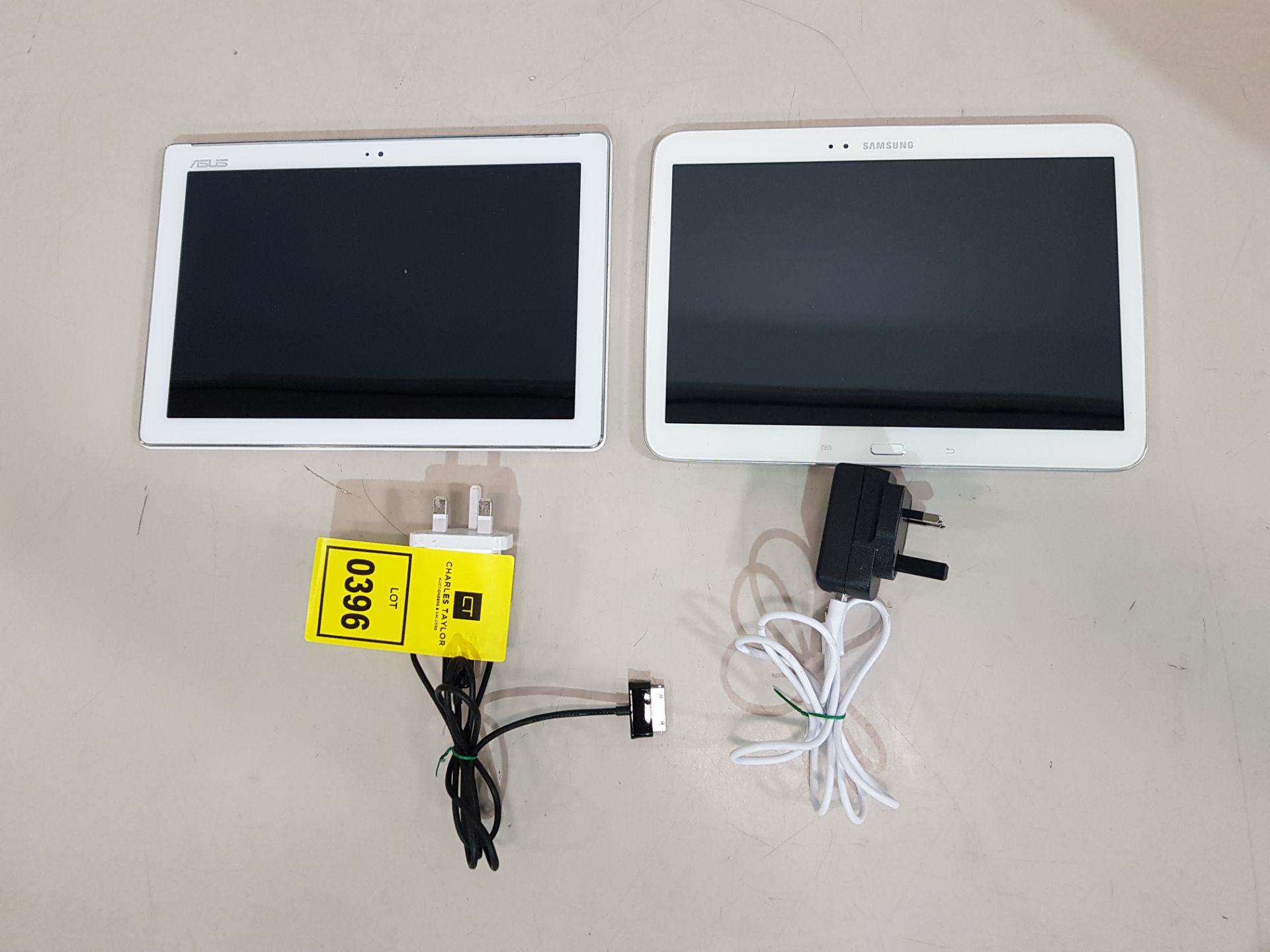 2 PIECE TABLET LOT CONTAINING 1 X SAMSUNG 10 SCREEN - 16 GB STORAGE - WITH CHARGER AND 1 X ASUS 10