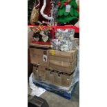 FULL PALLET MIXED CHRISTMAS LOT CONTAINING LARGE QUANTITY OF BAUBLE PACKS, BATTERY POWERED SINGING