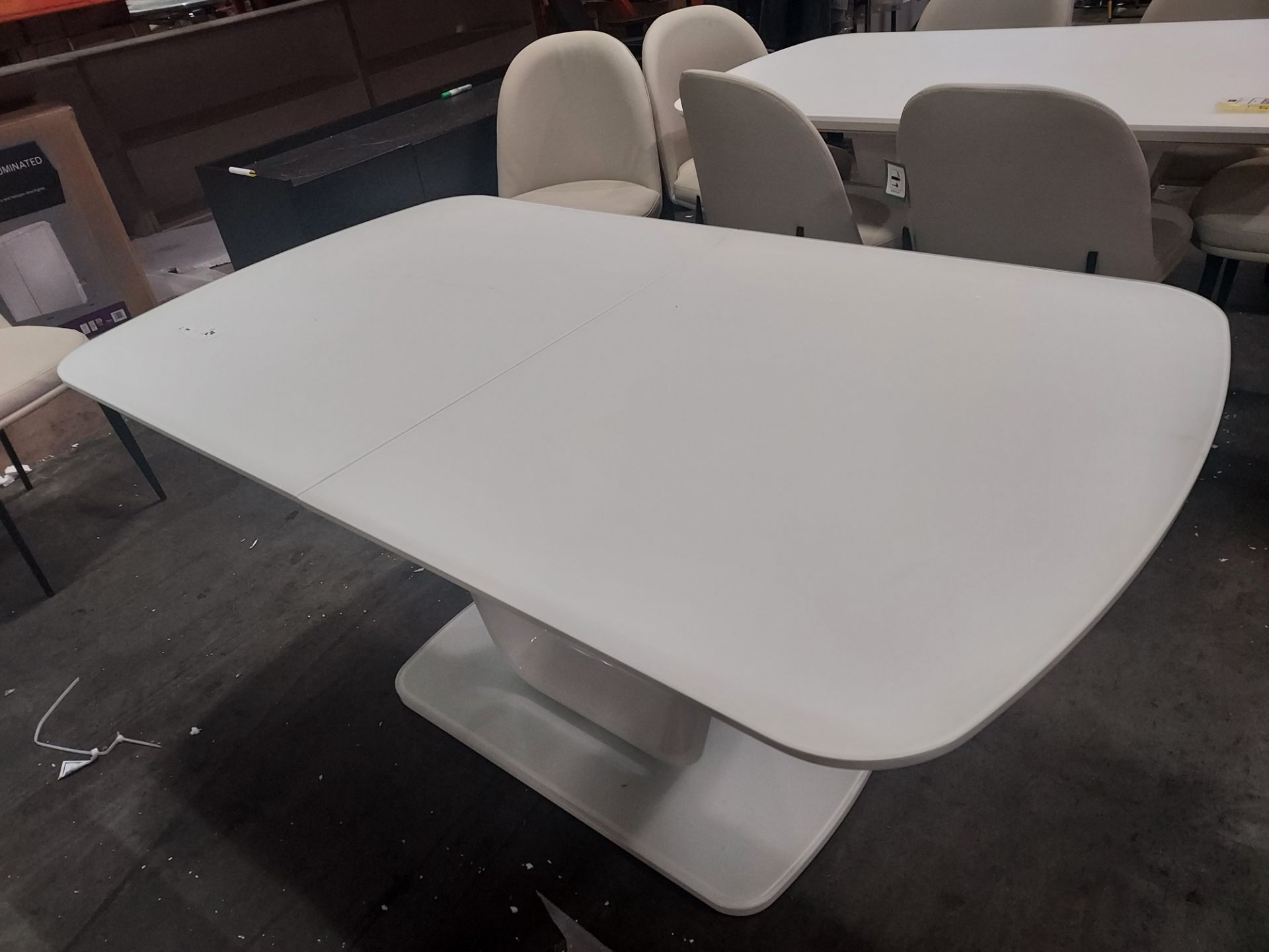 1 X LAZZARO DINING TABLE IN WHITE EXTENDING 1600/2000 X 900mm (PLEASE NOTE CUSTOMER RETURNS)