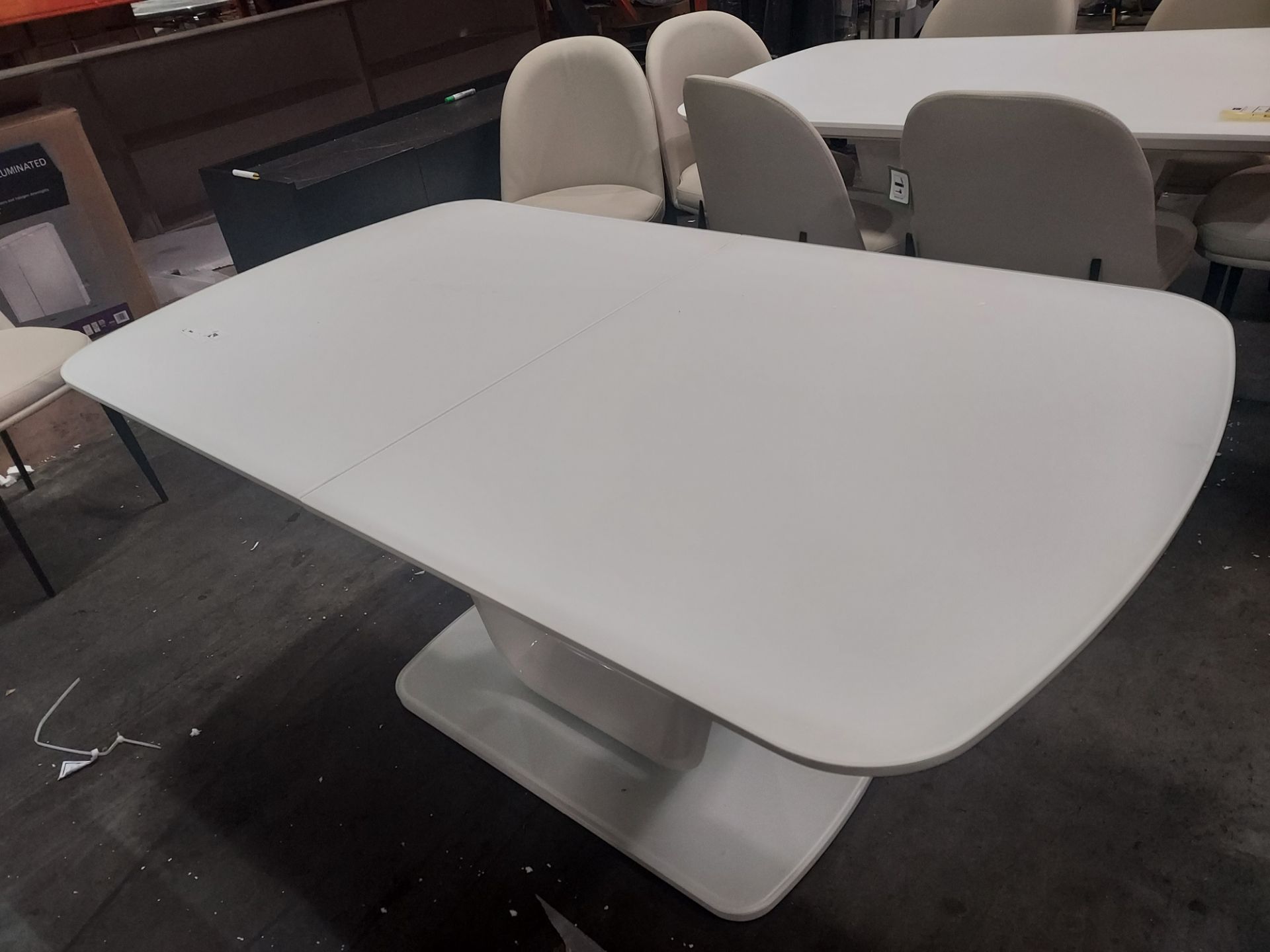 1 X LAZZARO DINING TABLE IN WHITE EXTENDING 1600/2000 X 900mm (PLEASE NOTE CUSTOMER RETURNS)