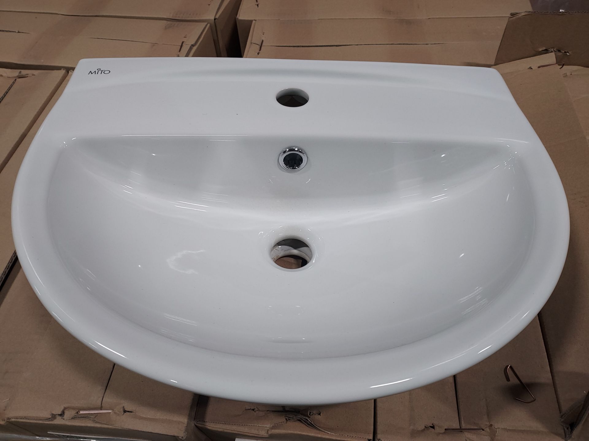 22 X BRAND NEW MITO WASH BASIN IN WHITE ON 1 PALLET