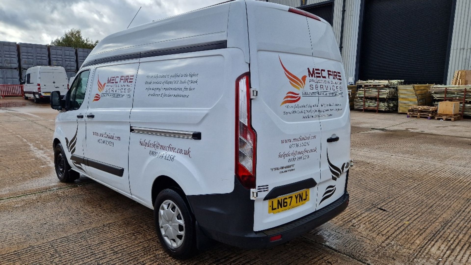 WHITE FORD TRANSIT CUSTOM 340 TREND DIESEL PANEL VAN 1995CC FIRST REGISTERED 15/09/2017 REG: LN67YNJ - Image 3 of 8