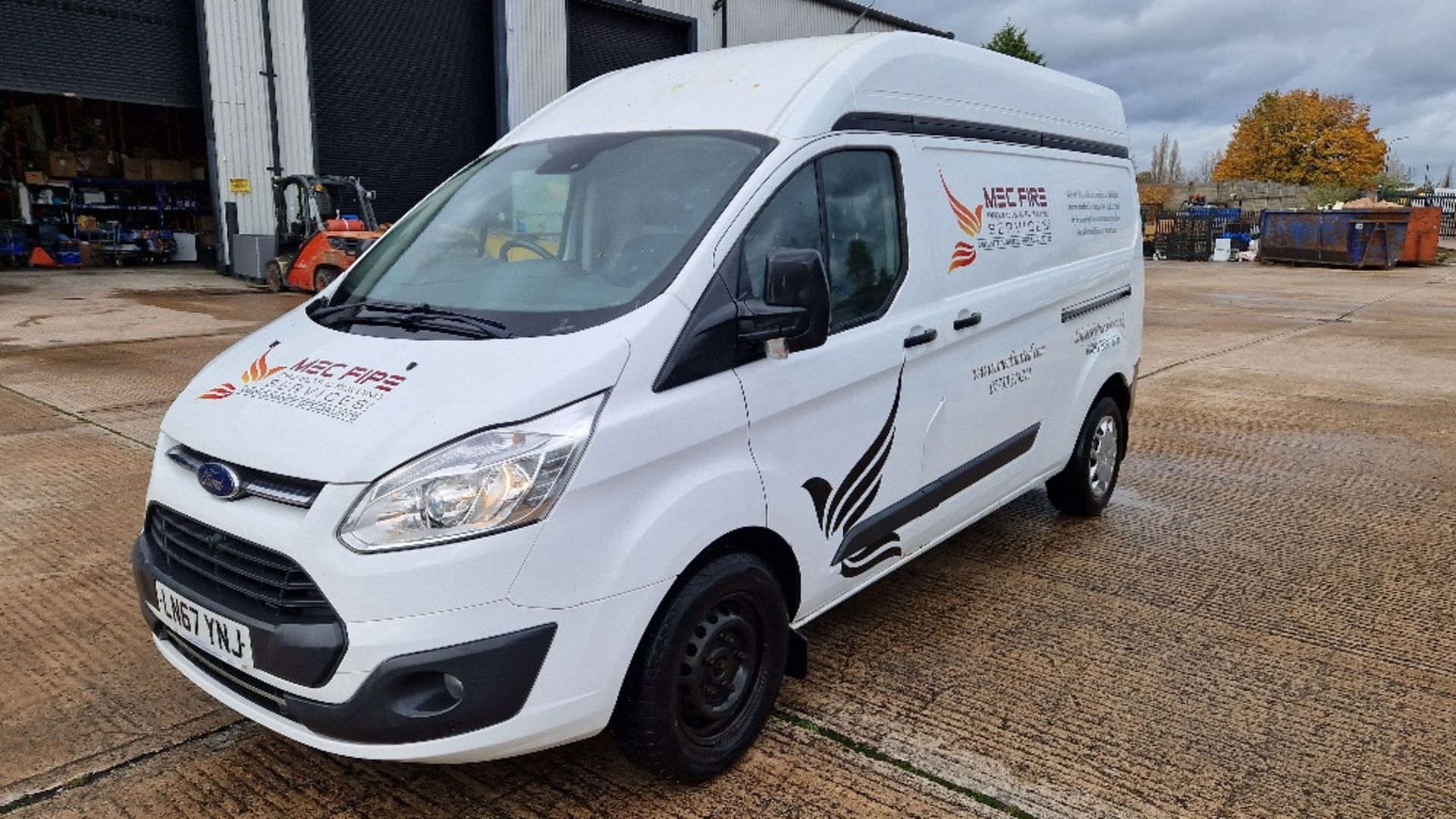 WHITE FORD TRANSIT CUSTOM 340 TREND DIESEL PANEL VAN 1995CC FIRST REGISTERED 15/09/2017 REG: LN67YNJ - Image 4 of 8