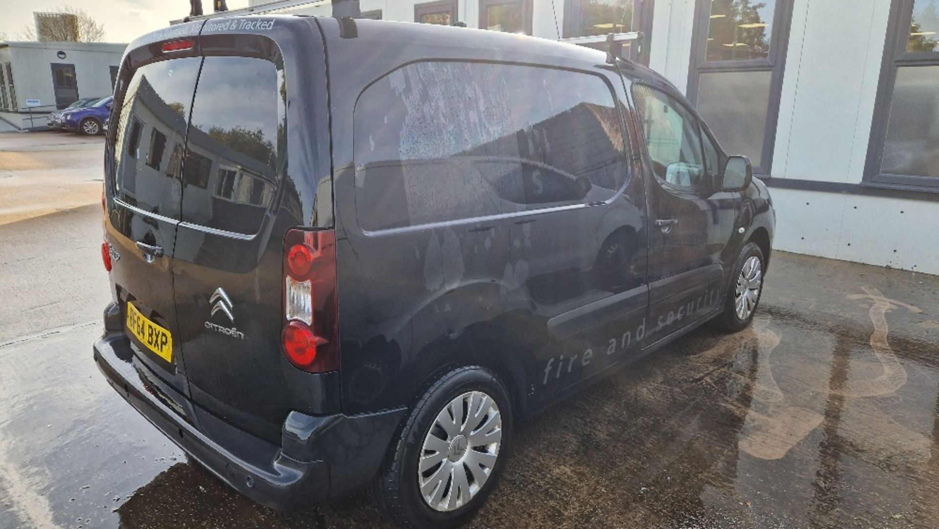 BLACK CITROEN BERLINGO 625 ENTERPRISE H DIESEL PANEL VAN 1560CC FIRST REGISTERED 30/12/2014 REG: - Image 2 of 8