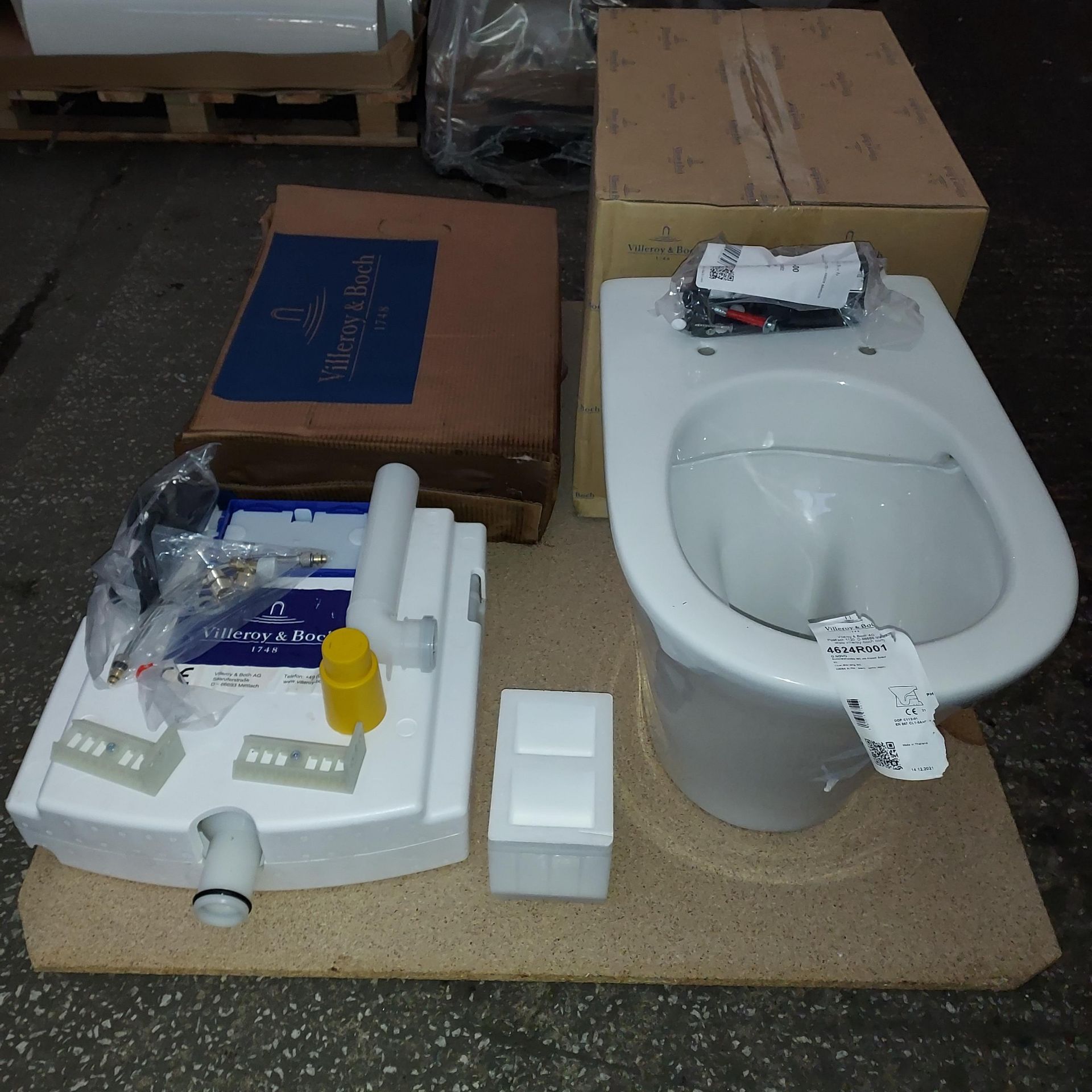 1 X BOXED VILLEROY AND BOCH FLOOR STANDING WC (4624R001) AND 1 X BOXED VILEROY AND BOCH CONCEALED