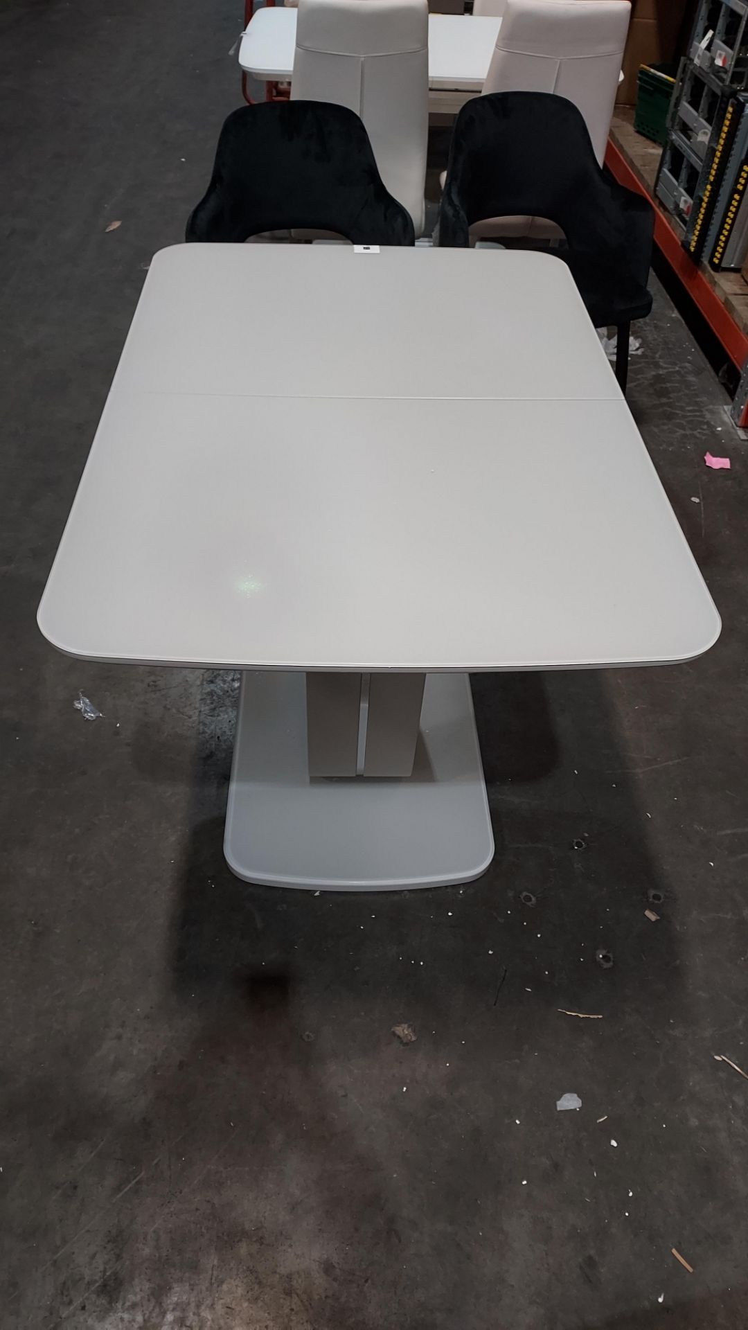 1 X BOXED LAZZARO EXTENDABLE DINING TABLE IN LIGHT GREY ( L 120-160 CM X W 90 CM X H 76 CM ) - IN