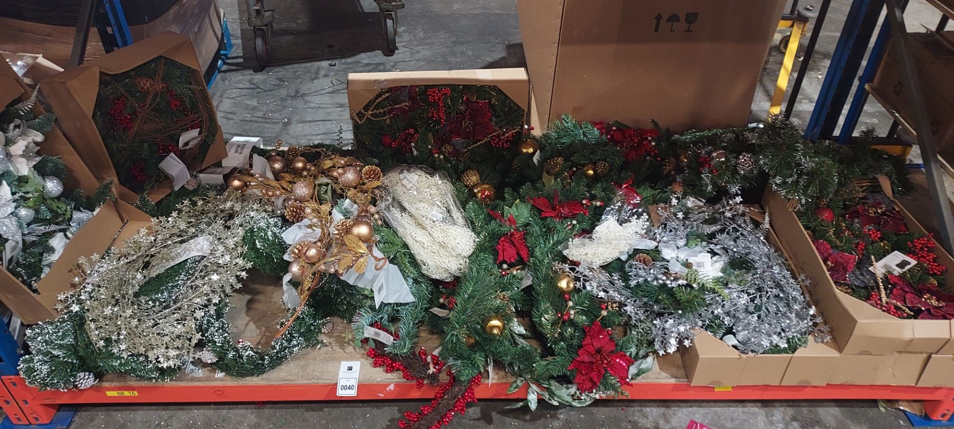 FULL BAY OF MIXED CHRISTMAS WREATH'S AND DECORATIVE CHRISTMAS BRANCHES IN VARIOUS COLOURS AND