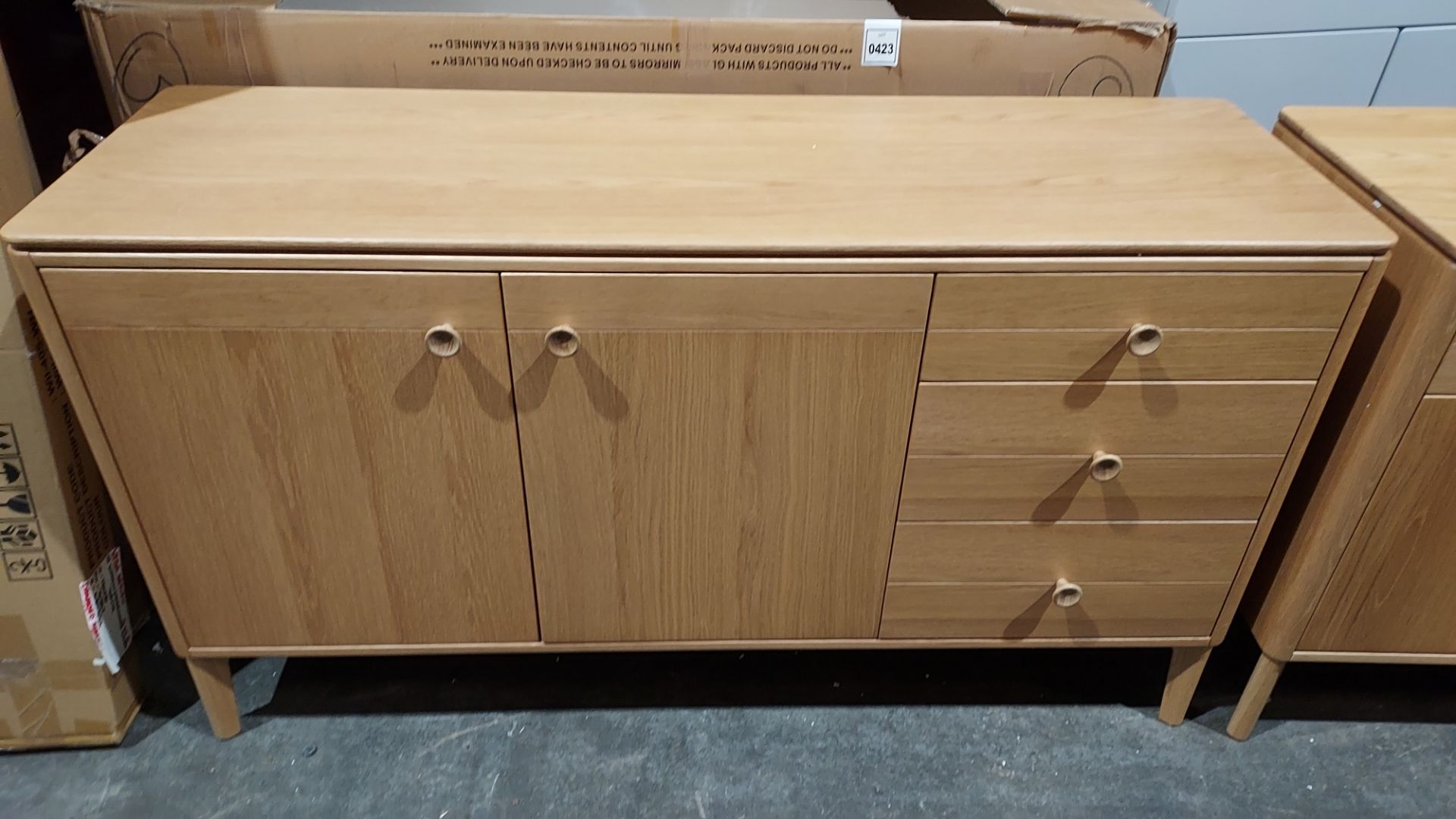 1 X HADLEY SIDEBOARD LARGE WITH 3 DRAWERS 2 DOORS - IN NATURAL OAK 1464 X 470 X 676 MM ( PLEASE NOTE