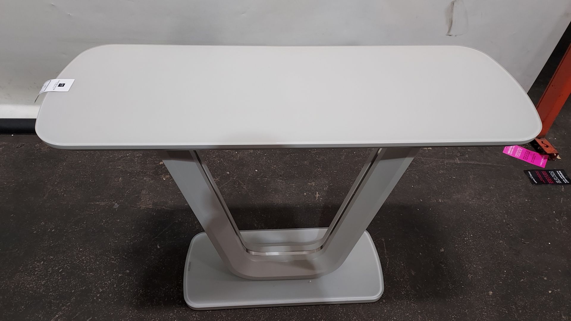 1 X LAZZARO LIGHT GREY GLASS TOP CONSOLE TABLE ( L 110 CM X W 40 CM X H 76 CM ) ( PLEASE NOTE THIS