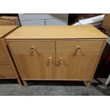 1 X HADLEY SIDEBOARD SMALL WITH 2 DRAWERS 2 DOORS - IN NATURAL OAK 1005 X 470 X 676 MM ( PLEASE NOTE