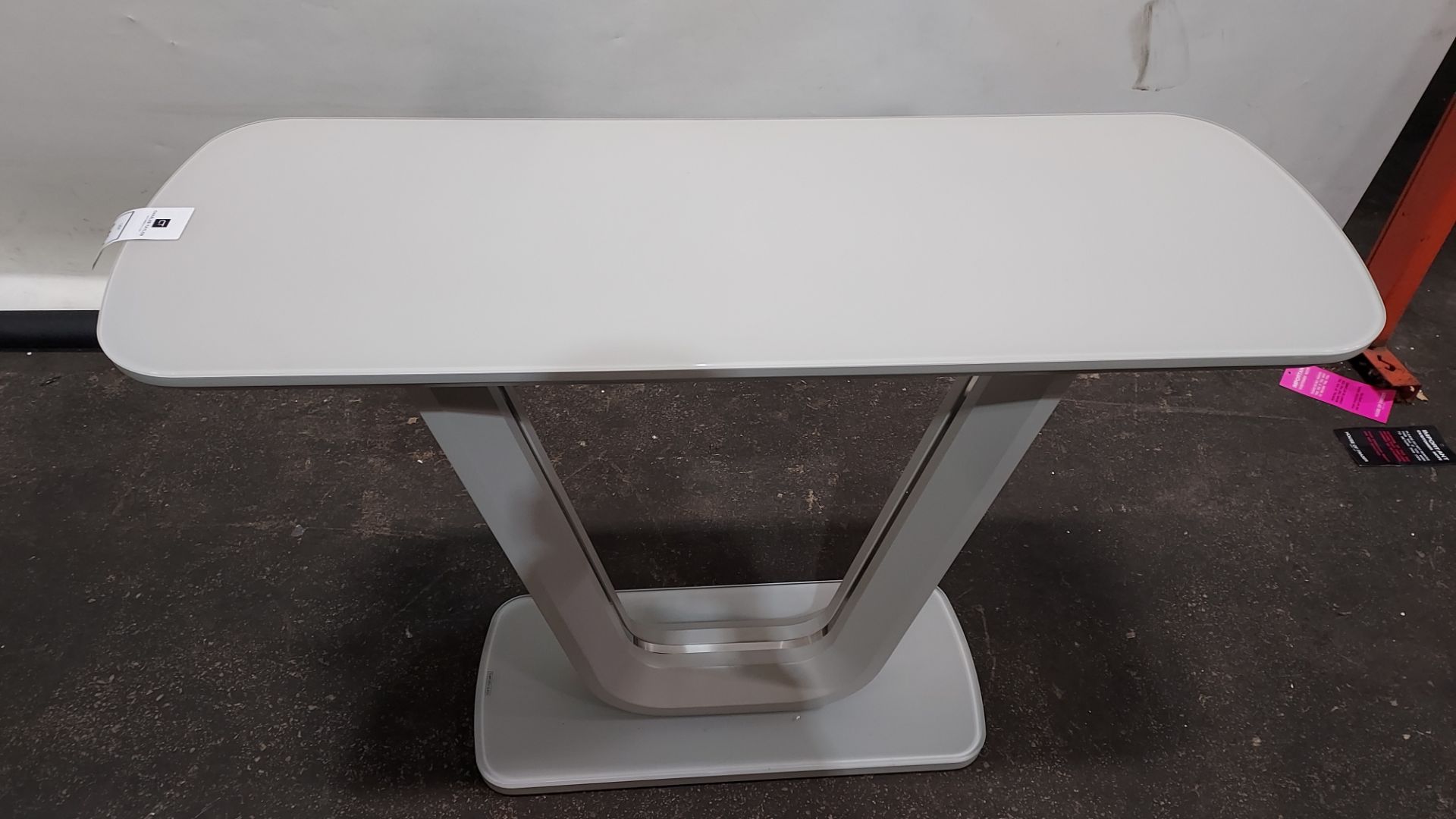 1 X LAZZARO LIGHT GREY GLASS TOP CONSOLE TABLE ( L 110 CM X W 40 CM X H 76 CM ) ( PLEASE NOTE THIS