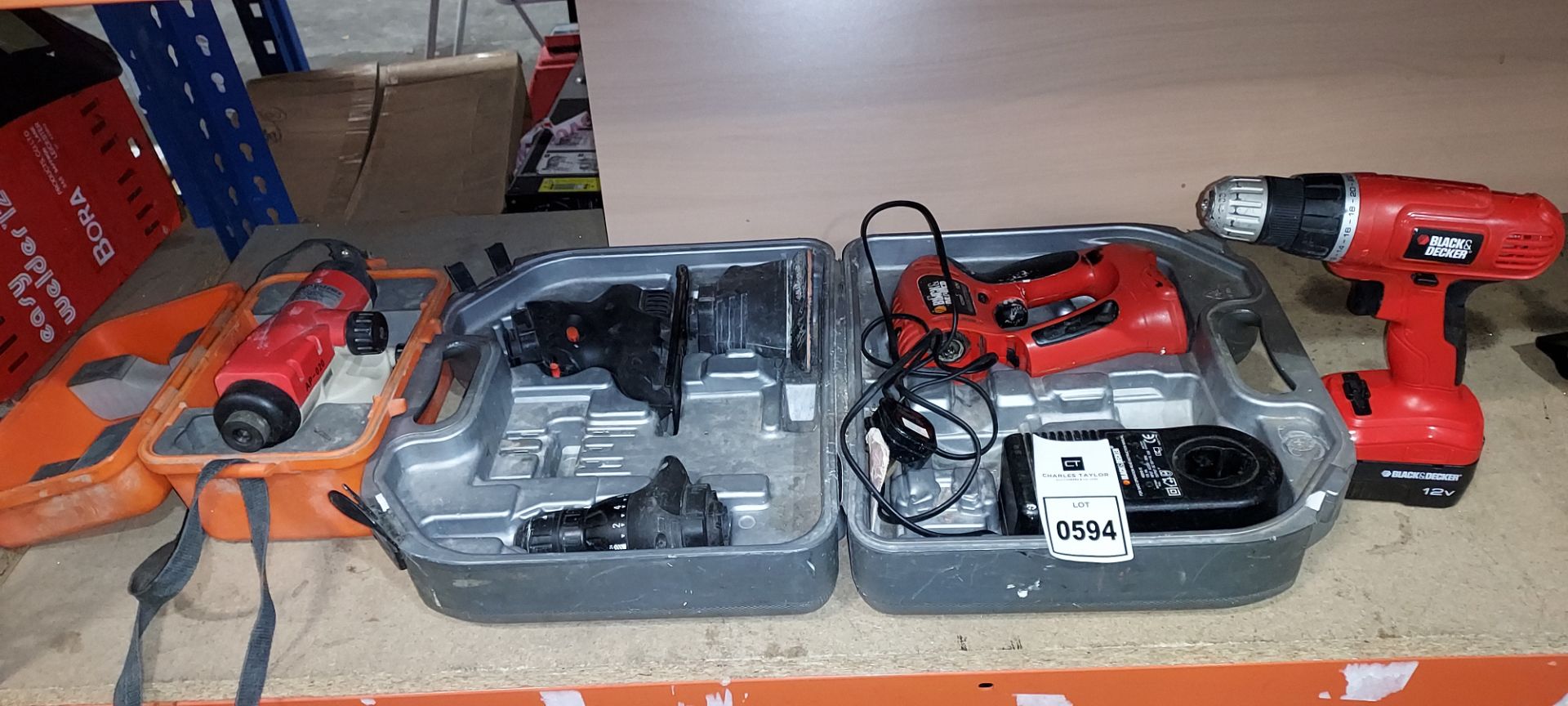 3 PIECE MIXED LOT CONTAINING 1 X BLACK AND DECKER MULTI TOOL QUATTRO (KC200F ) TO INCLUDE SANDER /