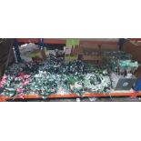 100+ PIECE MIXED CHRISTMAS LOT CONTAINNG CHRISTMAS WREATHS , ARTIFICIAL BOXWOOD SQUARE-BASED LIT