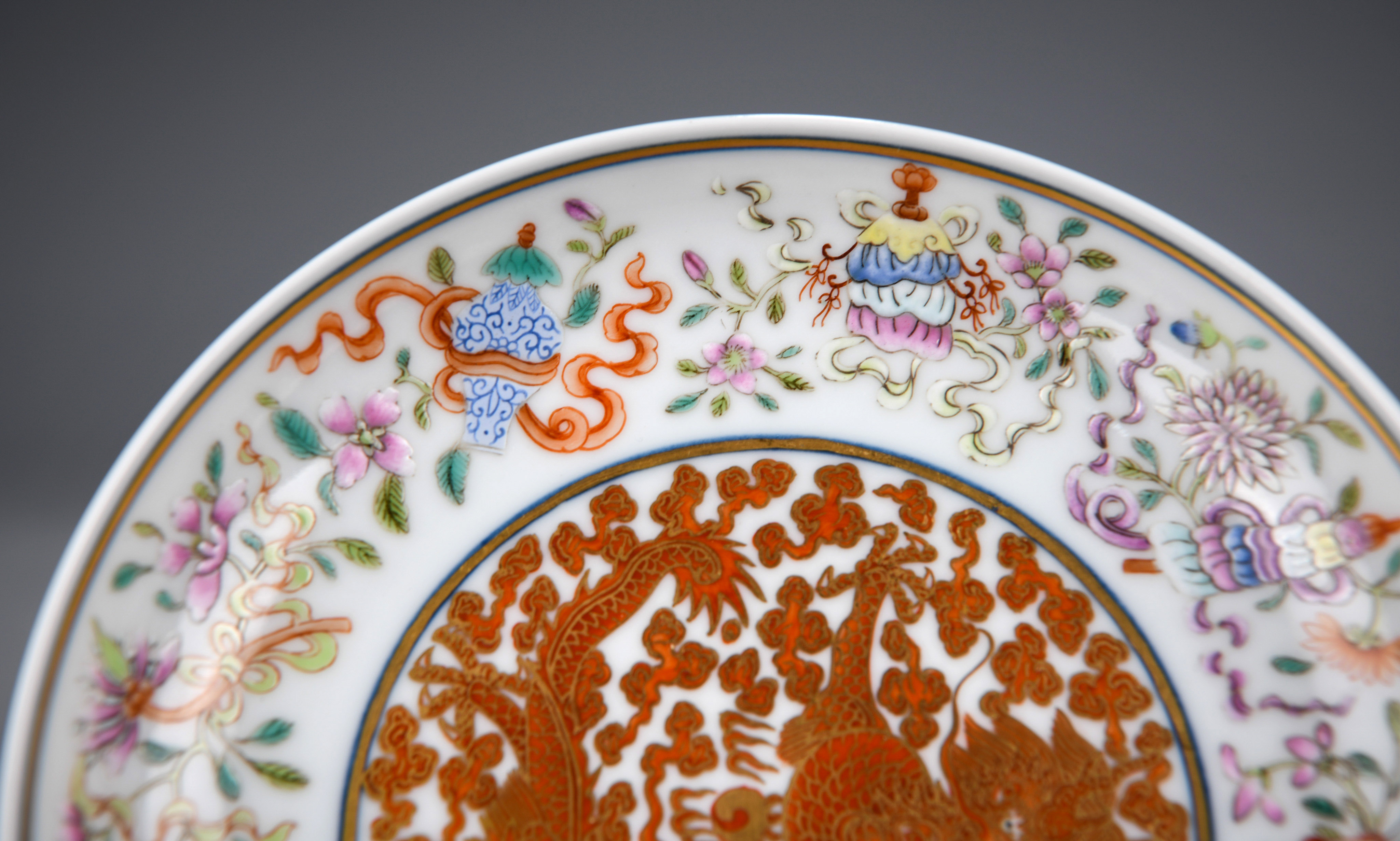 A Chinese Famille Rose and Gilt Dragon Dish - Image 4 of 10