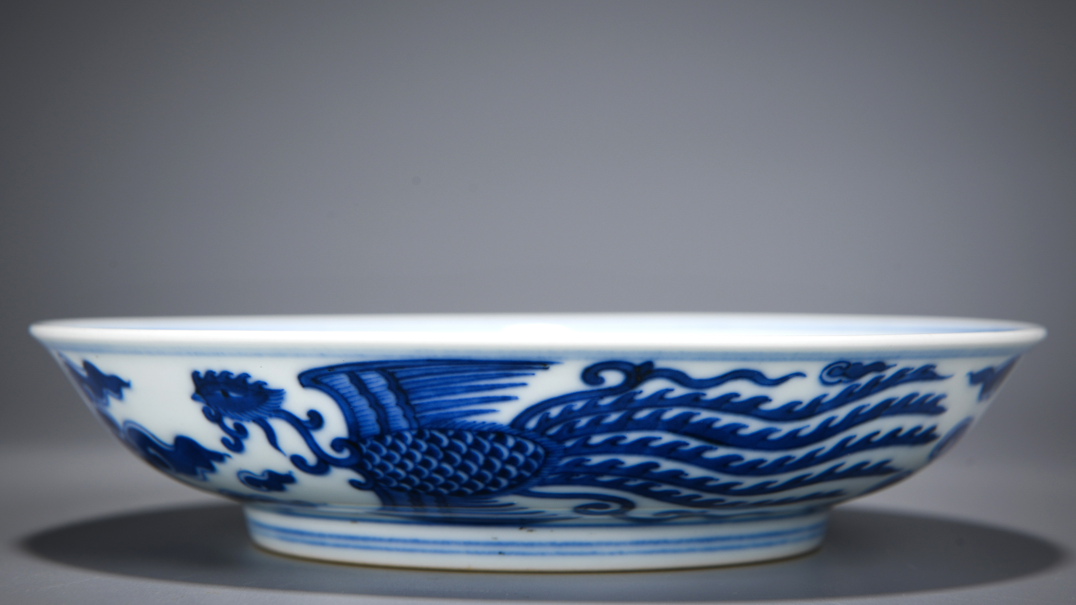 A Chinese Blue and White Double Phoenix Dish - Image 4 of 8