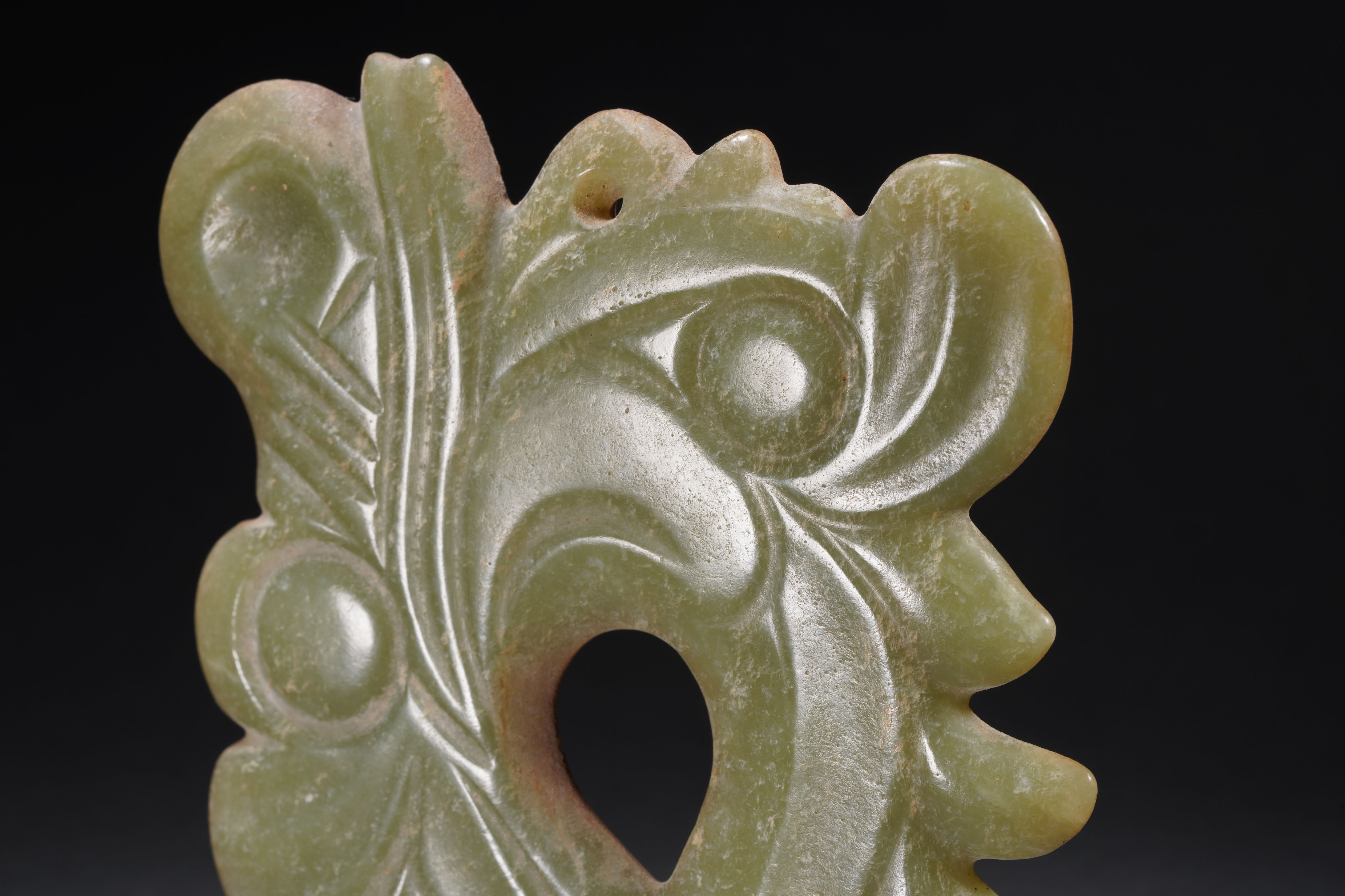 A Chinese Carved Celadon Jade Ornament - Image 2 of 7