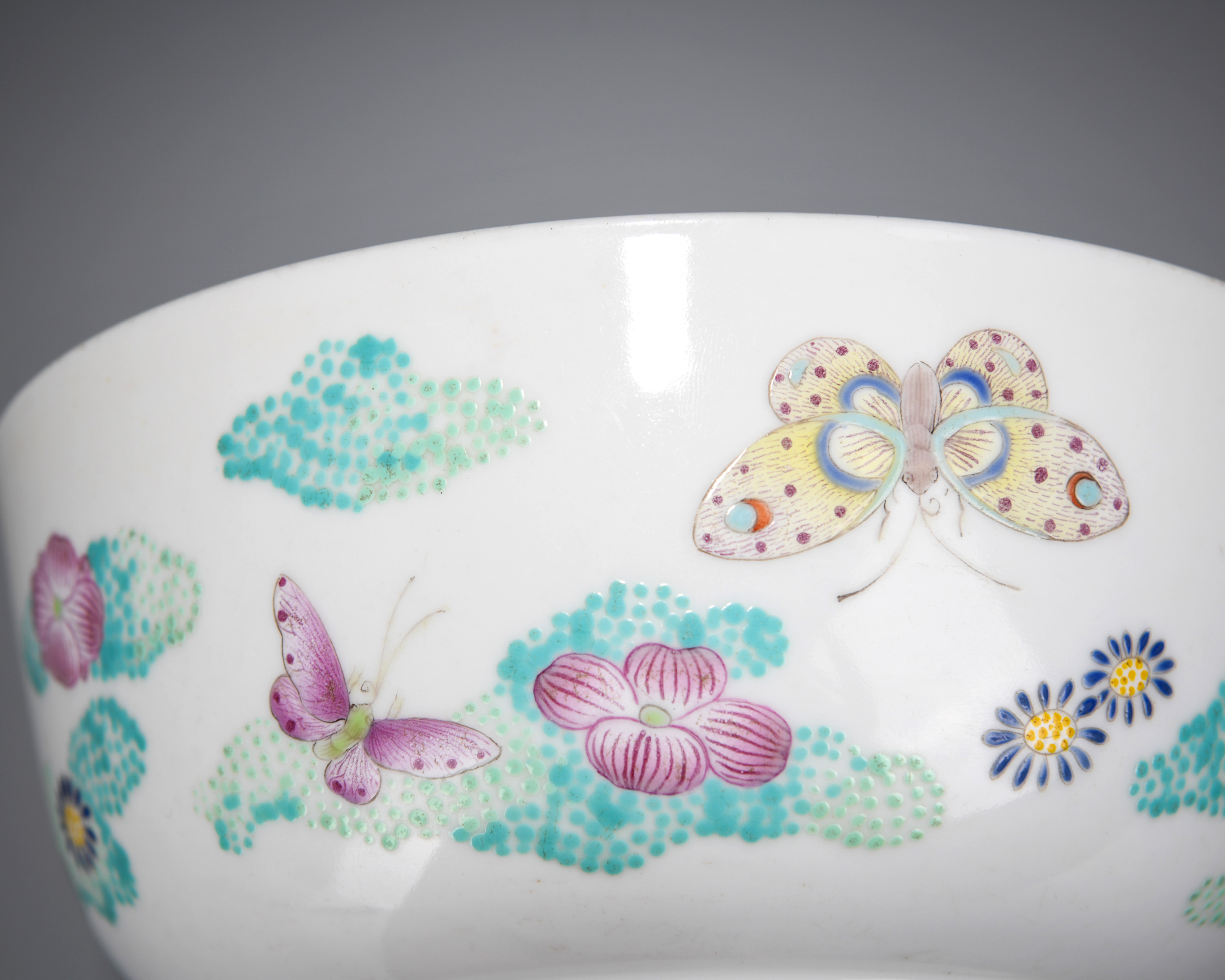 A Chinese Famille Rose Butterflies Bowl - Image 6 of 8