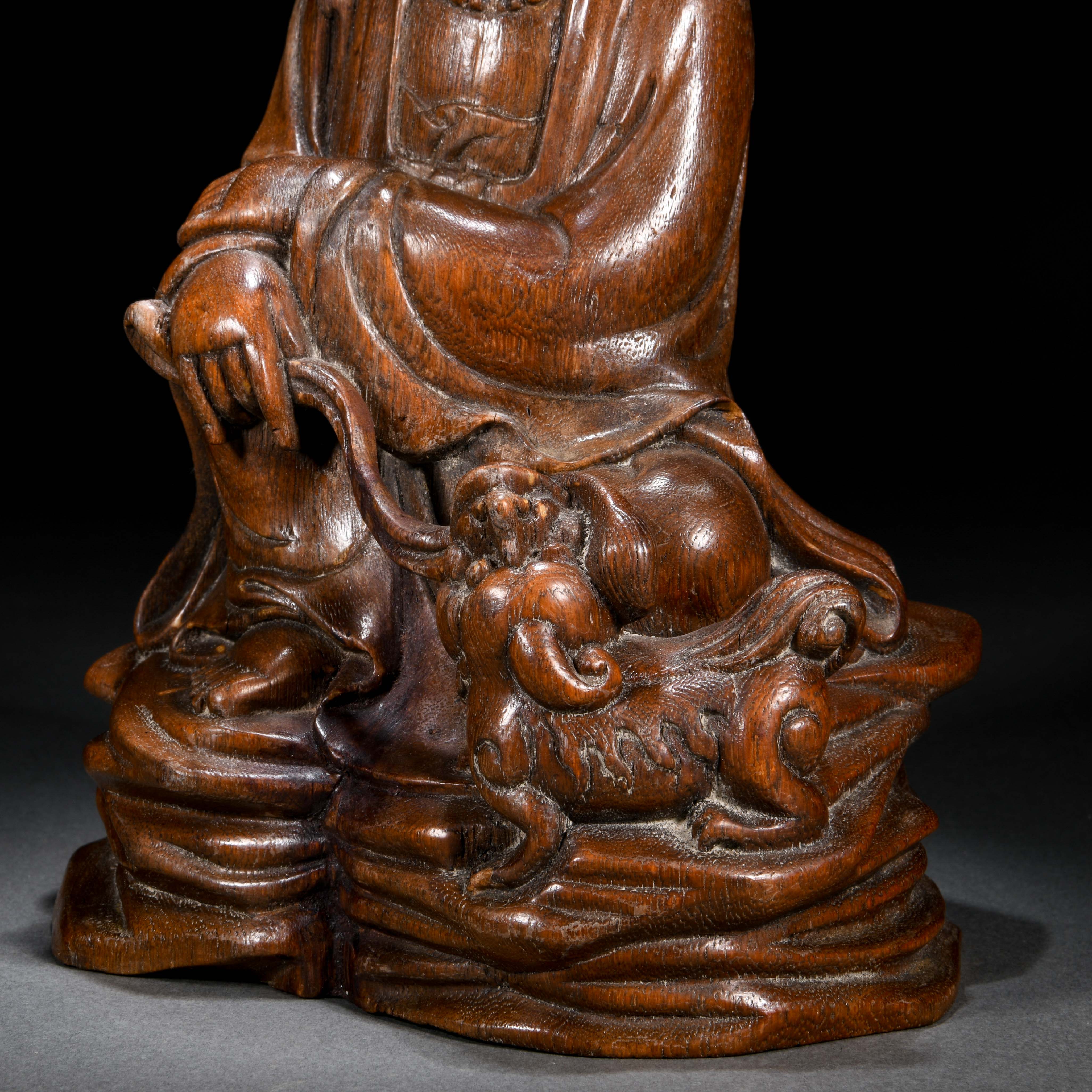 A Chinese Carved Aloeswood Figure of Guanyin - Image 4 of 9