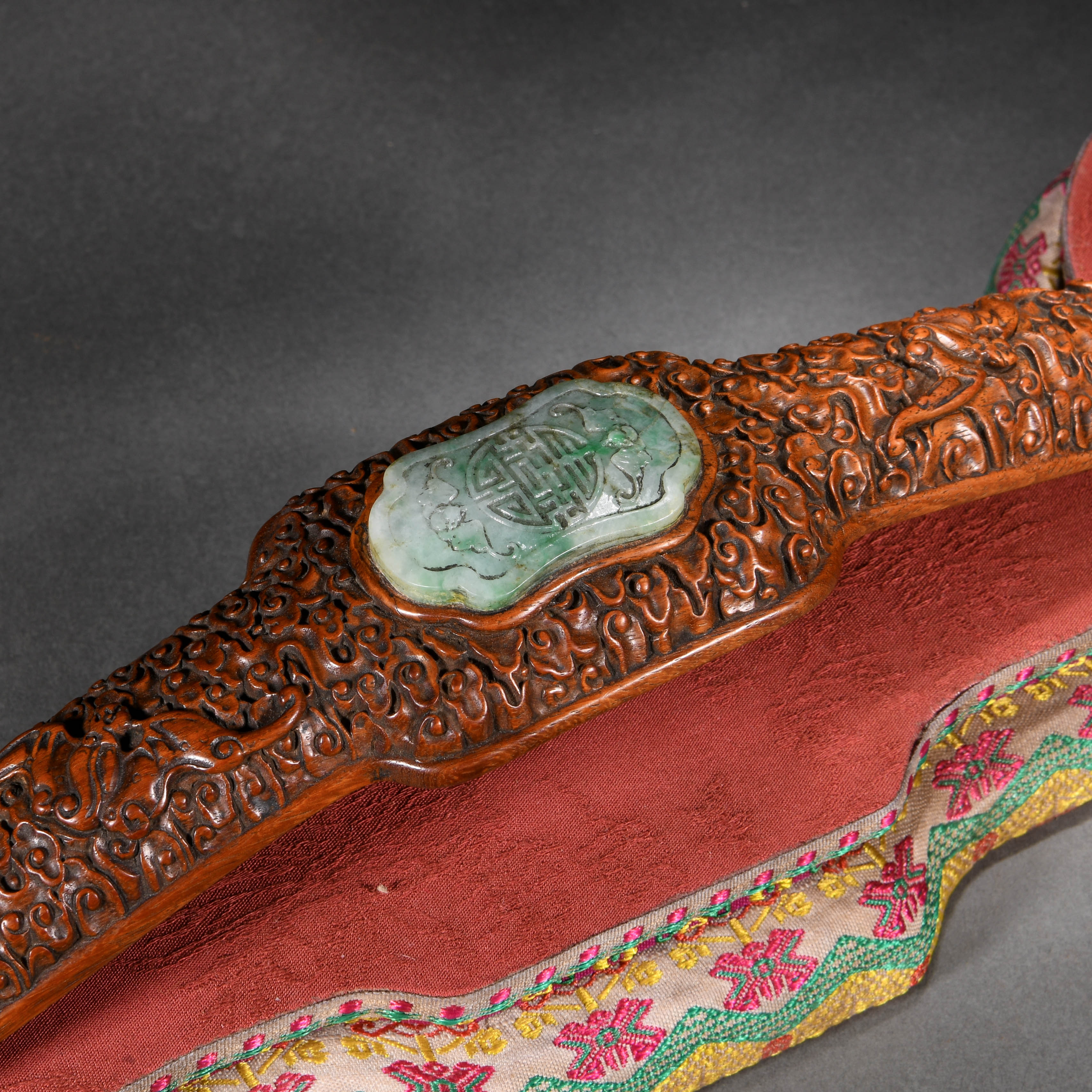 A Chinese Jadeite Inlaid Boxwood Ruyi Scepter - Image 4 of 13