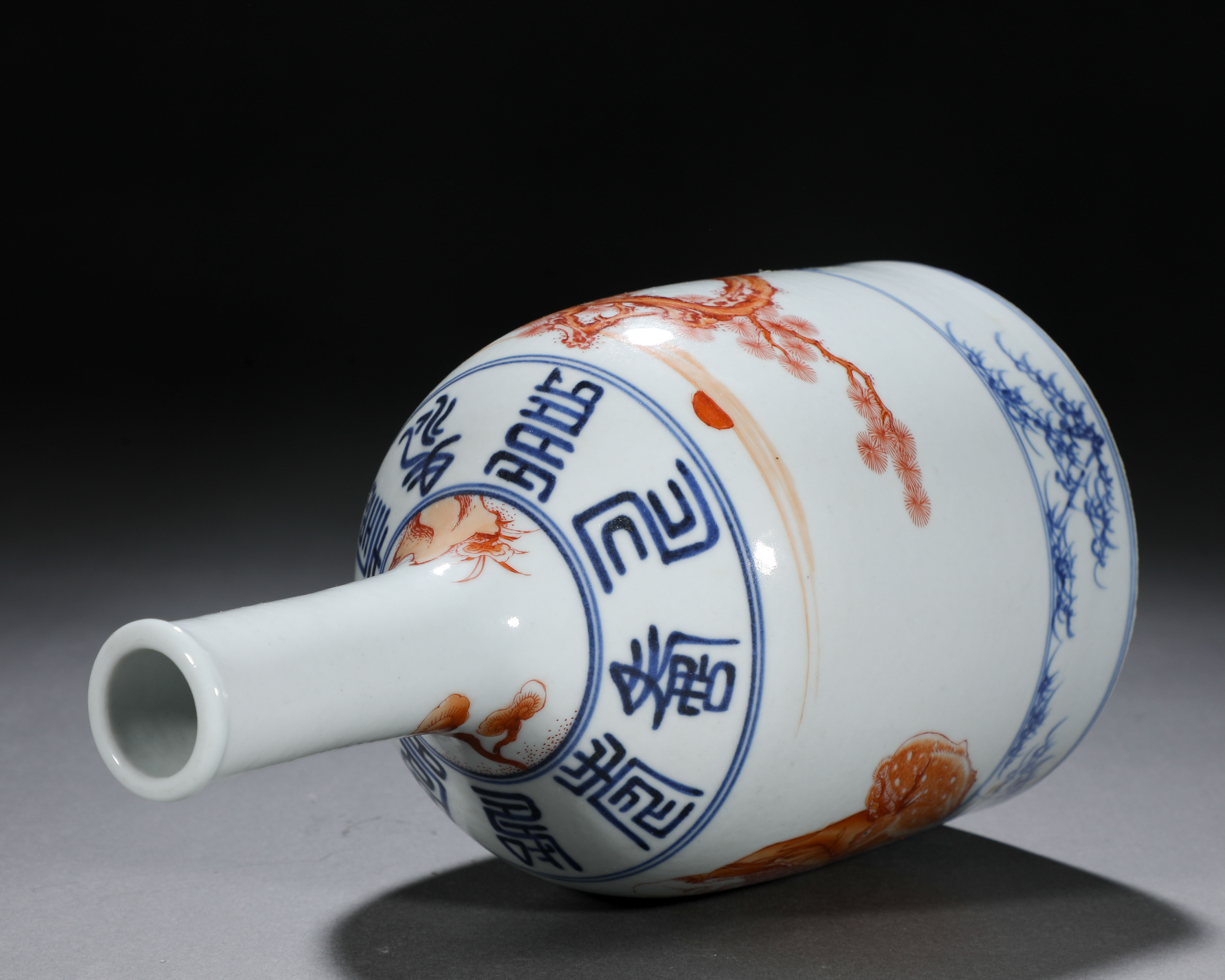 A Chinese Underglaze Blue and Iron Red Bell Shaped Vase - Image 8 of 9