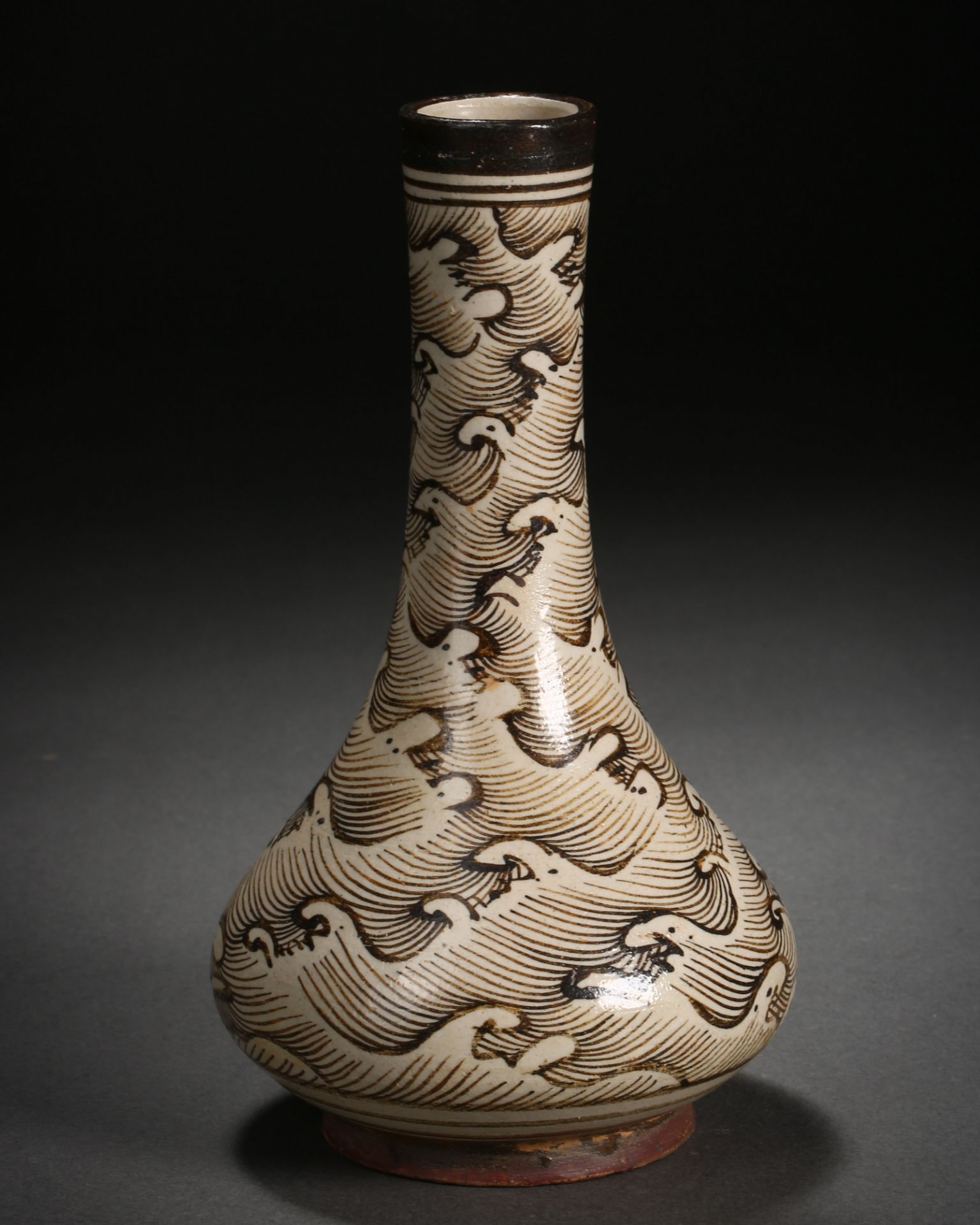 A Chinese Cizhou-ware Long Neck Vase - Image 2 of 8