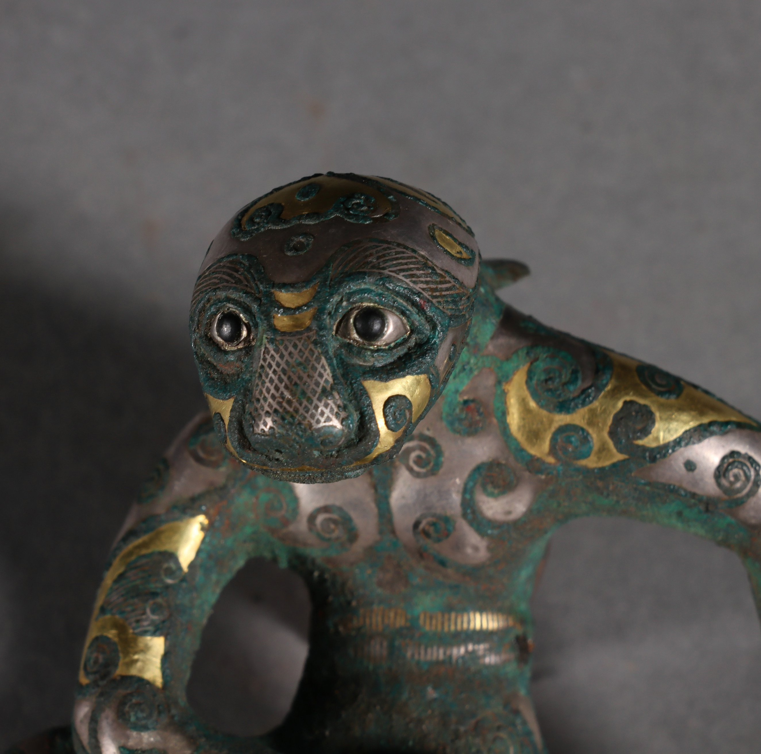 A Chinese Gold and Silver Decorated Bronze Beast - Image 2 of 9