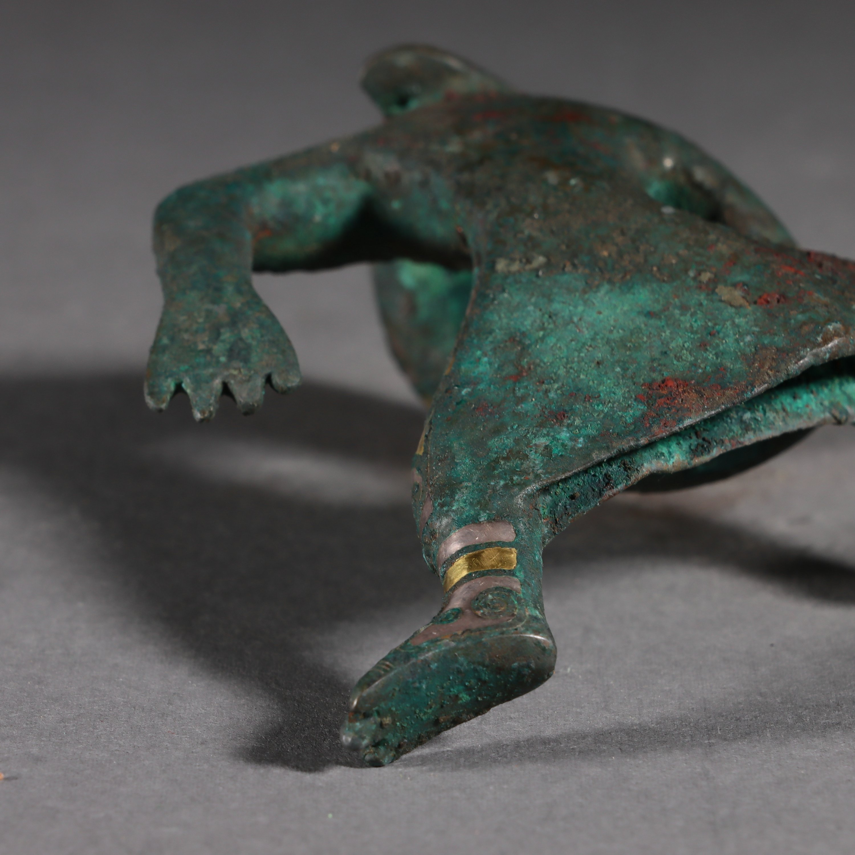 A Chinese Gold and Silver Decorated Bronze Beast - Image 8 of 9