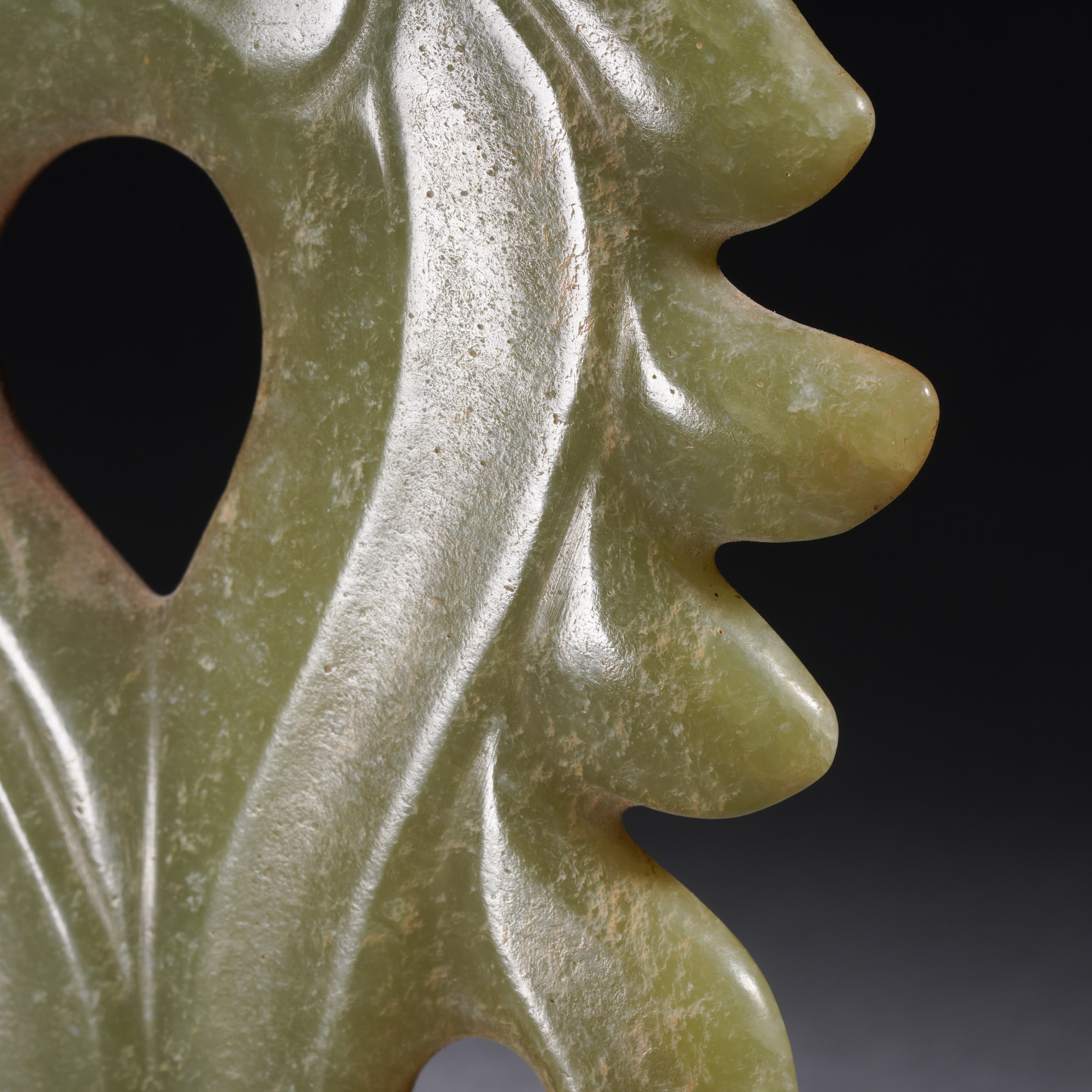 A Chinese Carved Celadon Jade Ornament - Image 4 of 7