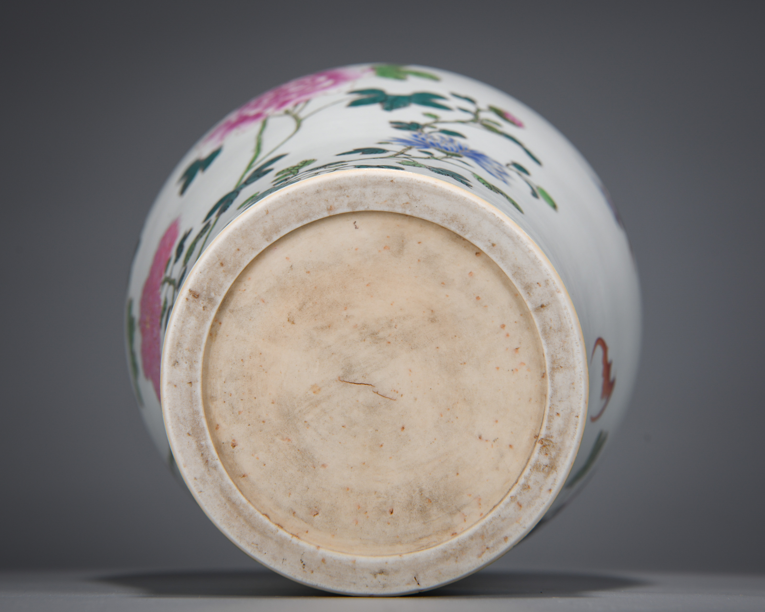 A Chinese Famille Rose Vase Meiping - Image 7 of 10