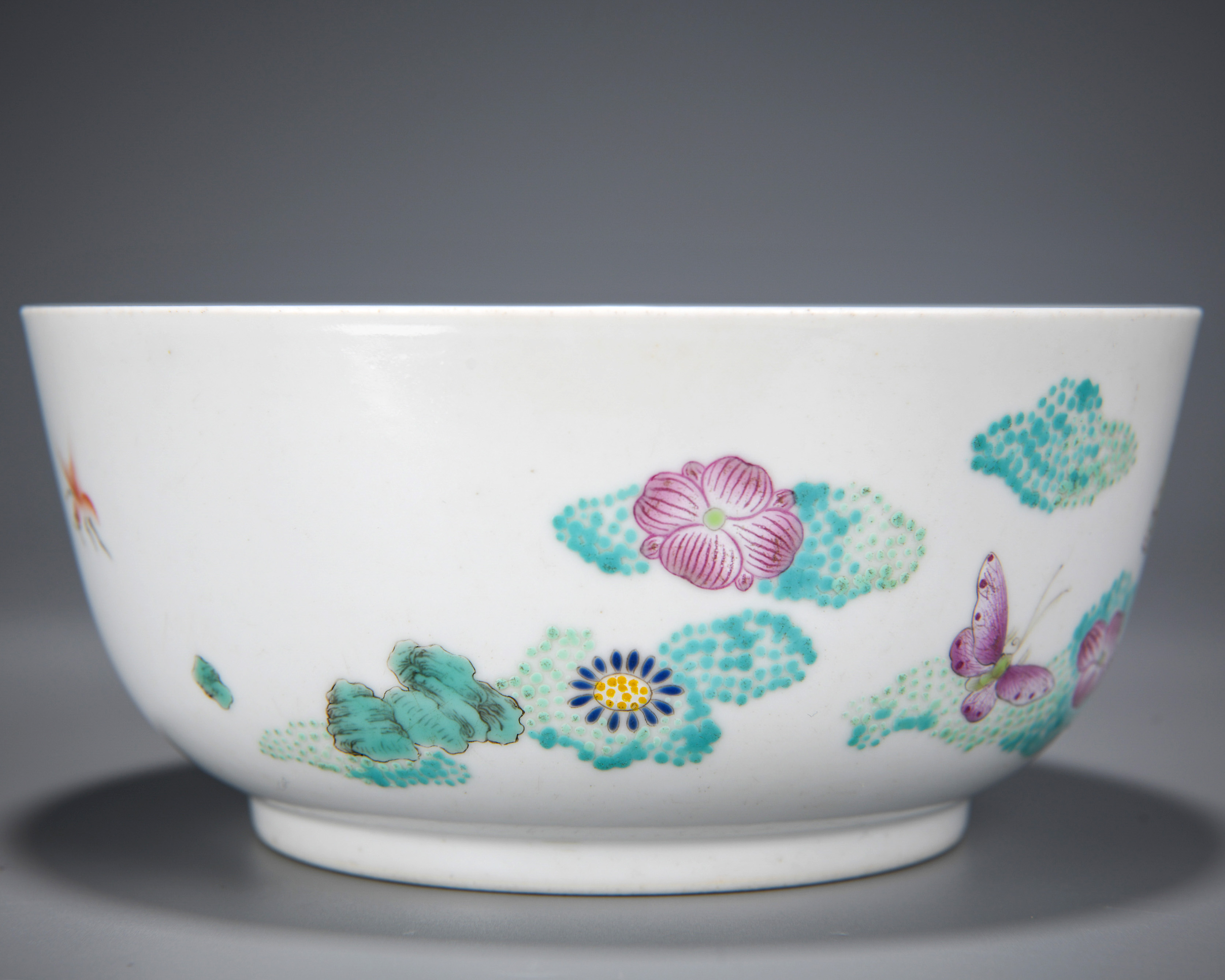 A Chinese Famille Rose Butterflies Bowl - Image 4 of 8