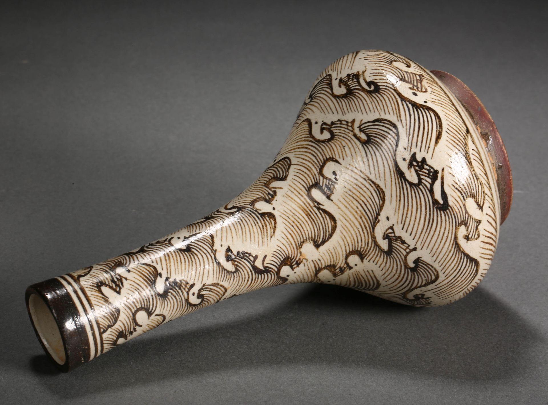 A Chinese Cizhou-ware Long Neck Vase - Image 6 of 8