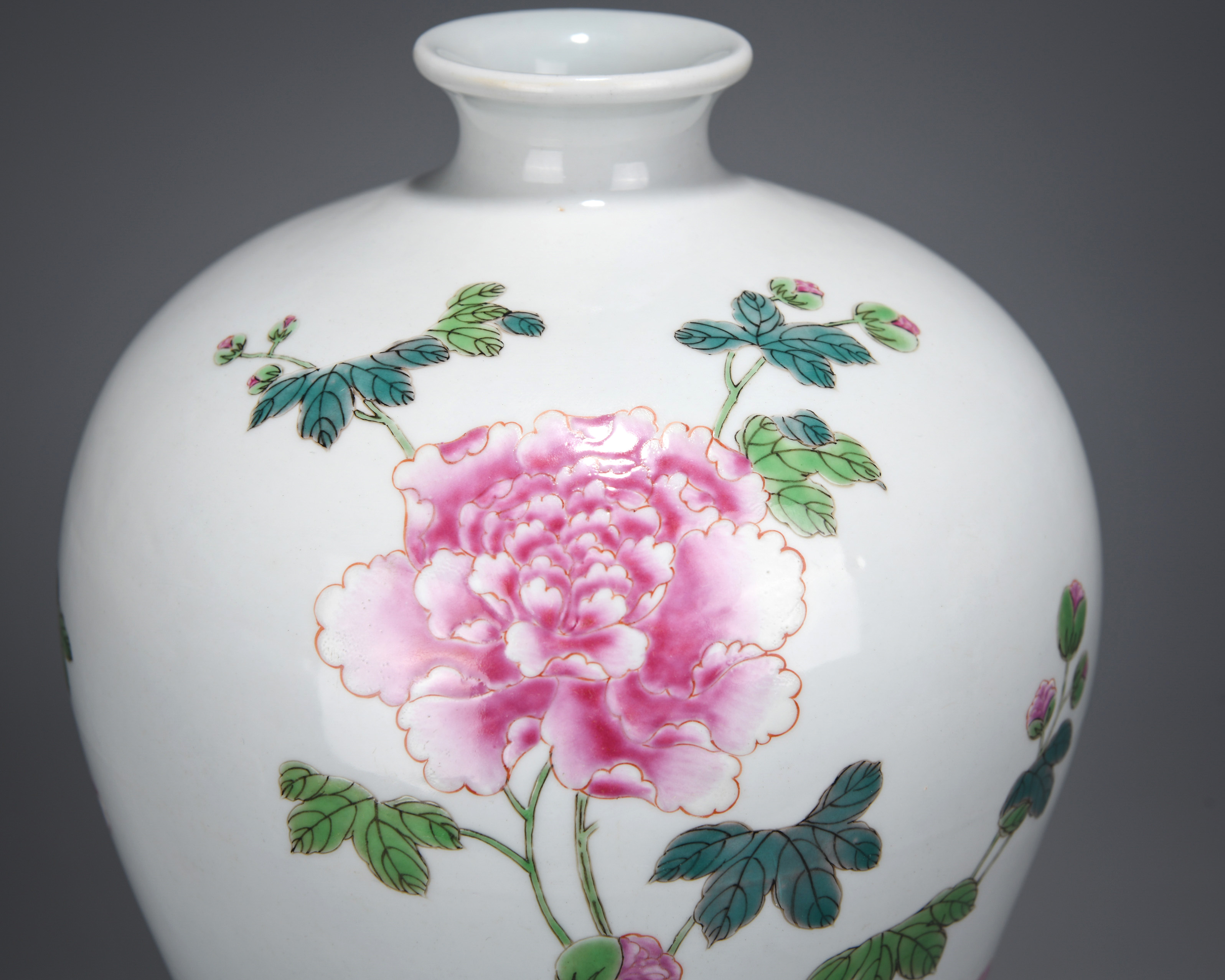 A Chinese Famille Rose Vase Meiping - Image 10 of 10