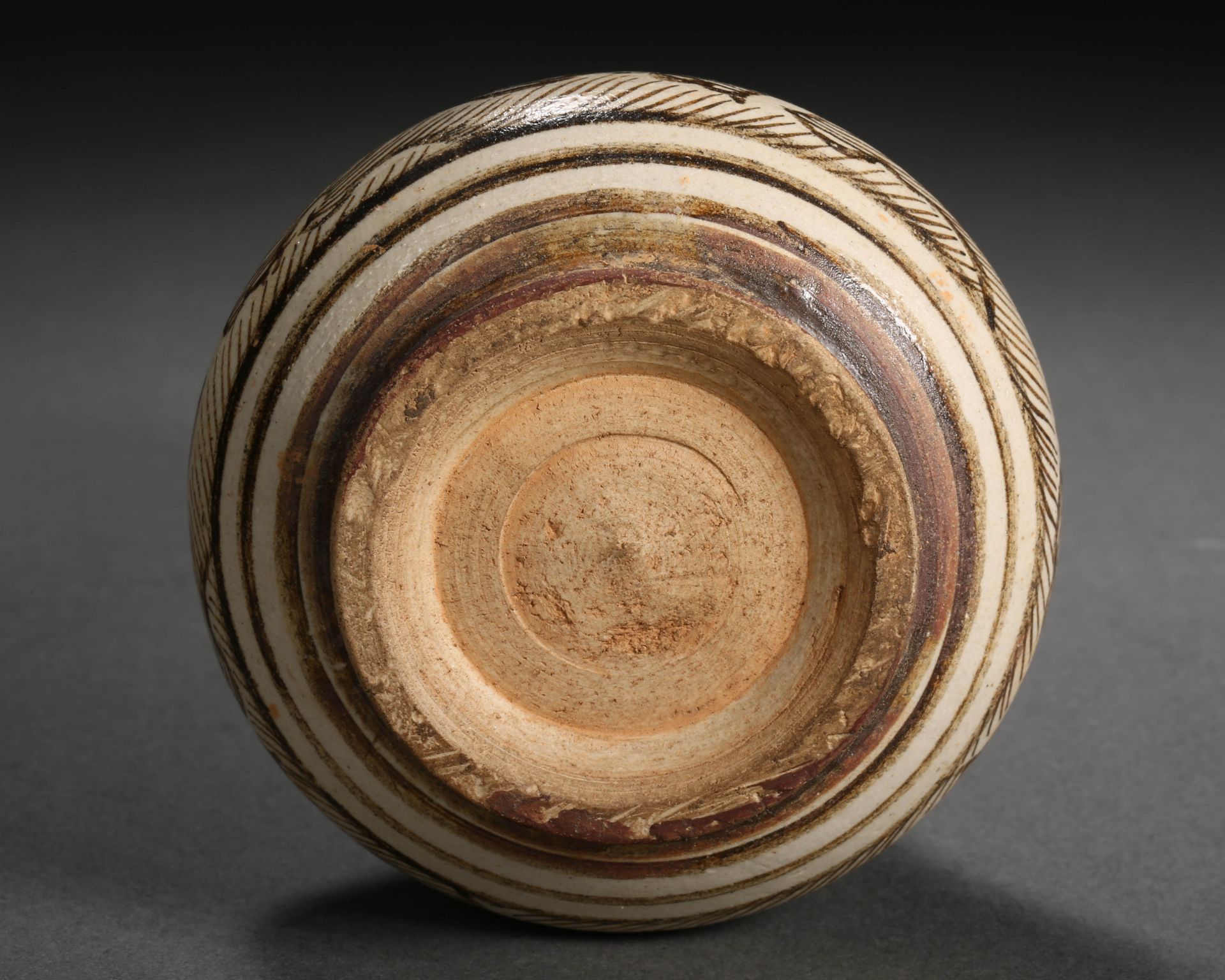 A Chinese Cizhou-ware Long Neck Vase - Image 7 of 8
